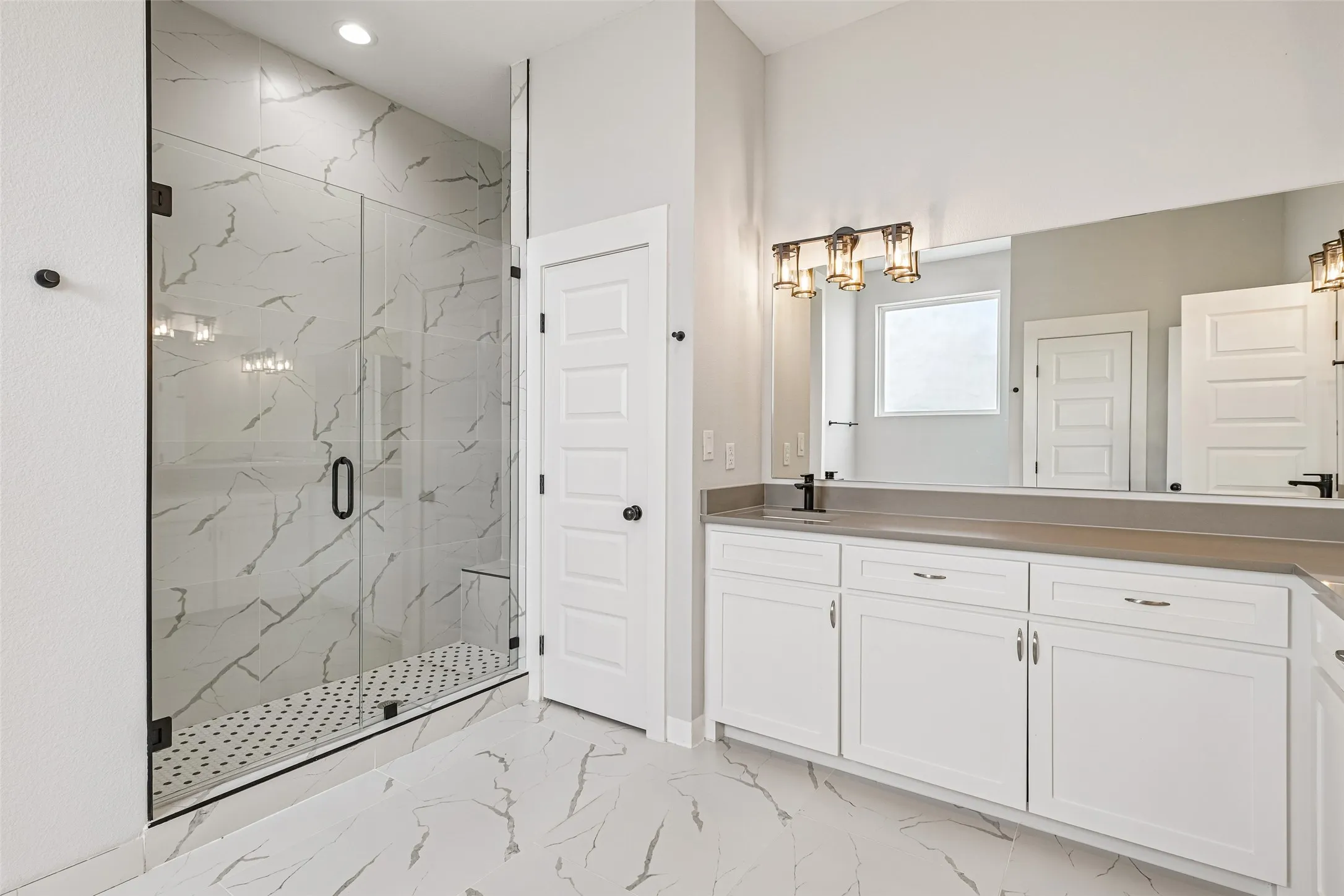 Single Family Residence For Sale in Ellis County , 681 Davenport Drive, Waxahachie, Texas 75167, 5 Bedroom, 4 Bathroom, 2 Garage spaces, 3,503 Sqft, built in 2022, mls#21275430, Real Estate Agent in Waxahachie, Homes For Sale in Ellis county, Homes For Sale in Waxahachie, Realtor in Waxahachie Texas, Real Estate Brokerage Independent Realty Texas, Luminita Cordes Realtor