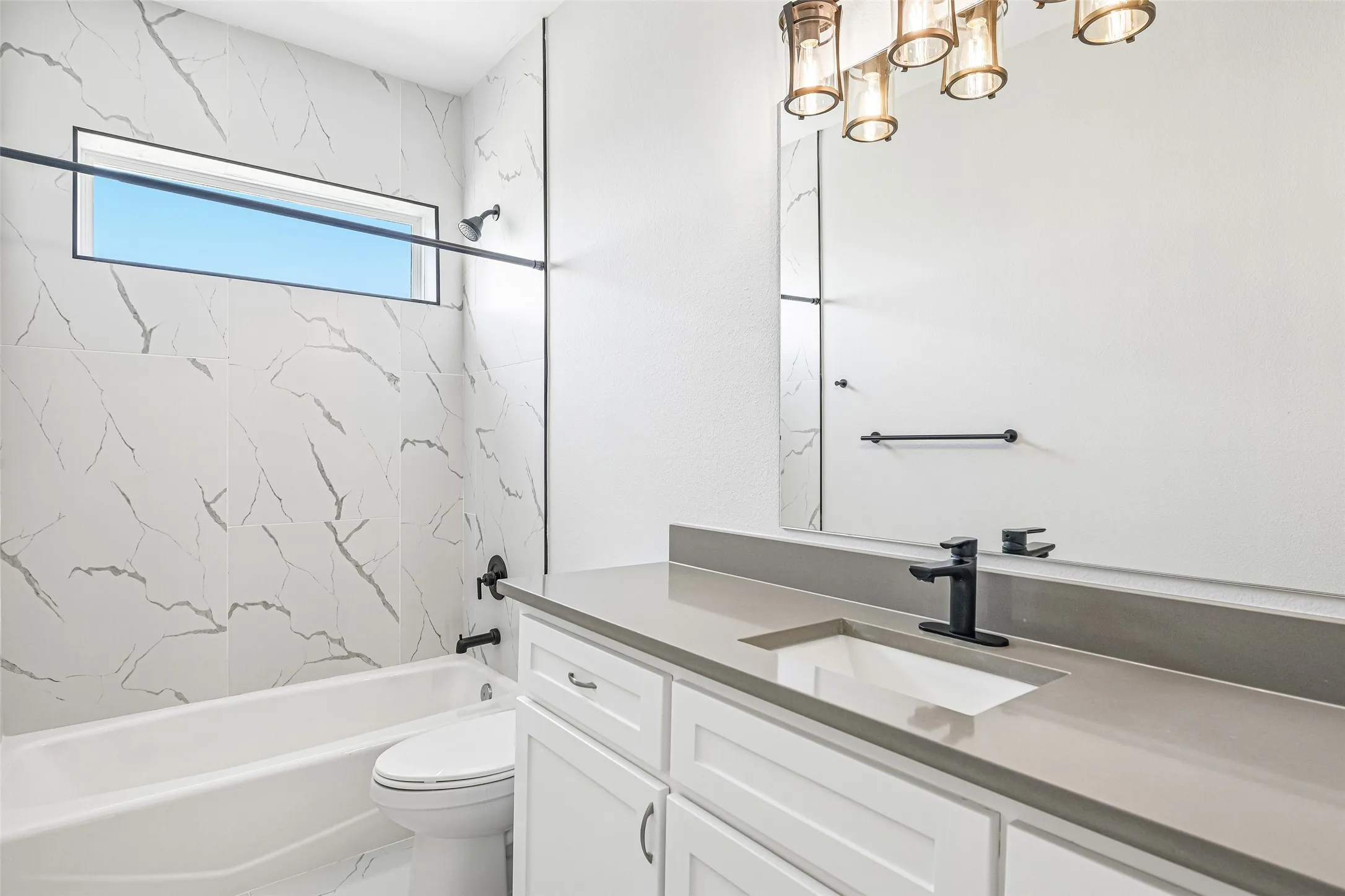 Single Family Residence For Sale in Ellis County , 681 Davenport Drive, Waxahachie, Texas 75167, 5 Bedroom, 4 Bathroom, 2 Garage spaces, 3,503 Sqft, built in 2022, mls#21275430, Real Estate Agent in Waxahachie, Homes For Sale in Ellis county, Homes For Sale in Waxahachie, Realtor in Waxahachie Texas, Real Estate Brokerage Independent Realty Texas, Luminita Cordes Realtor