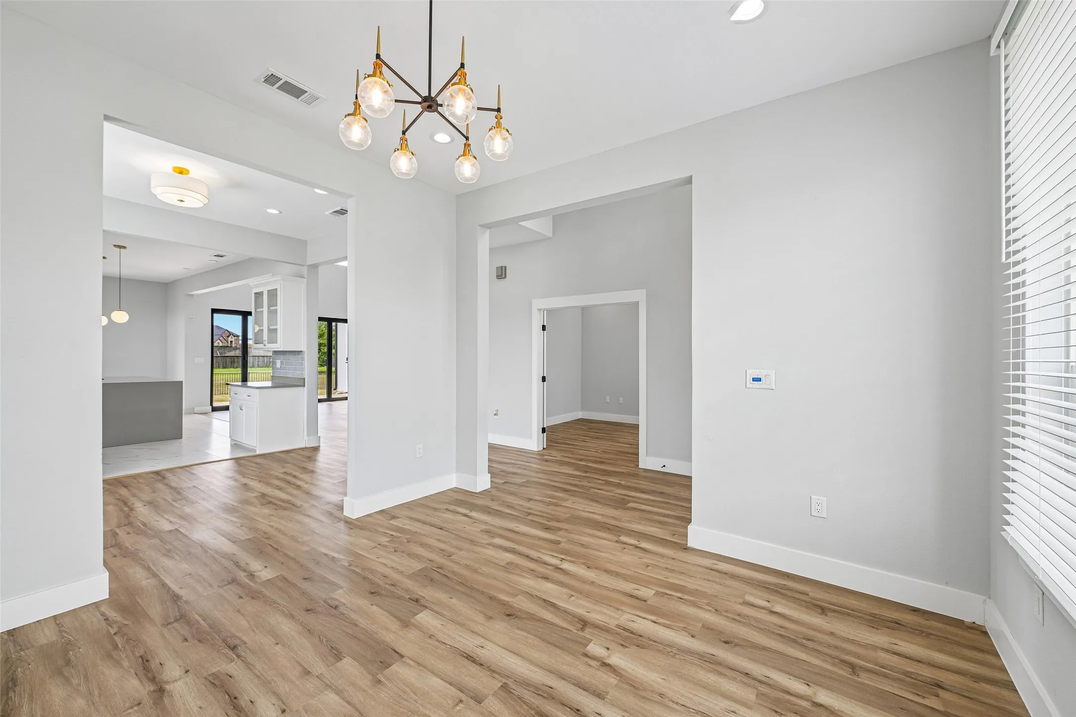 Single Family Residence For Sale in Ellis County , 681 Davenport Drive, Waxahachie, Texas 75167, 5 Bedroom, 4 Bathroom, 2 Garage spaces, 3,503 Sqft, built in 2022, mls#21275430, Real Estate Agent in Waxahachie, Homes For Sale in Ellis county, Homes For Sale in Waxahachie, Realtor in Waxahachie Texas, Real Estate Brokerage Independent Realty Texas, Luminita Cordes Realtor