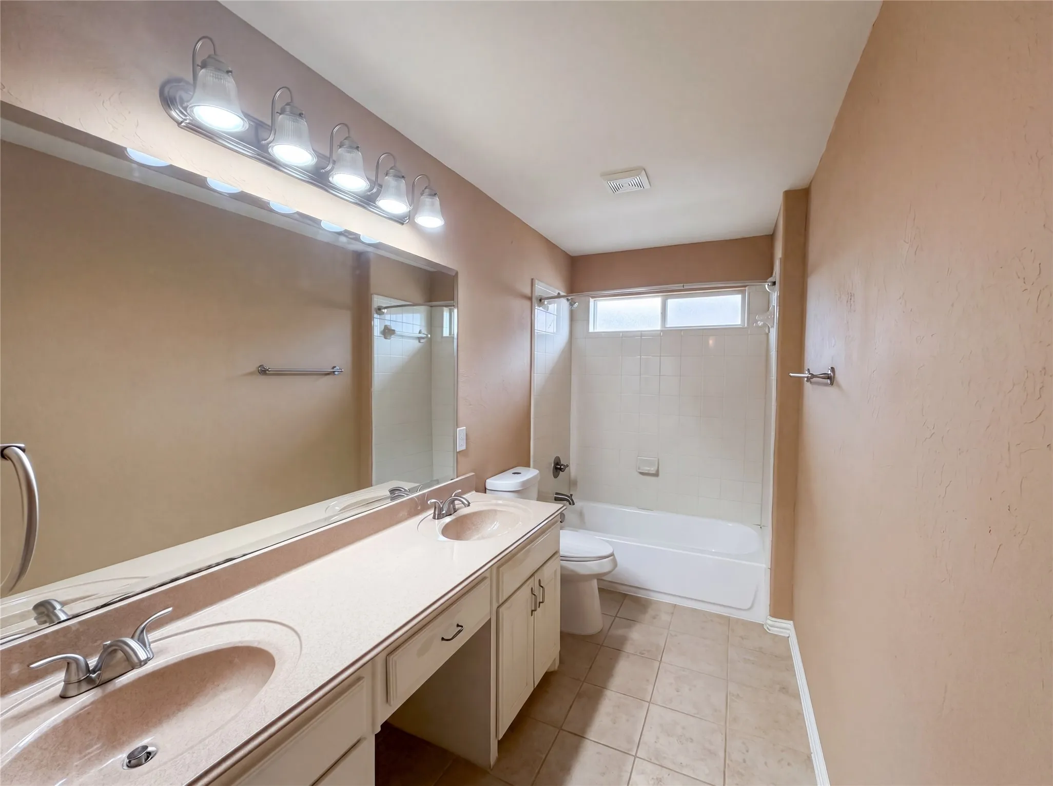 Single Family Residence For Sale in Dallas County , 10330 Sandbar Drive, Irving, Texas 75063, 4 Bedroom, 3 Bathroom, 2 Garage spaces, 2,888 Sqft, built in 2008, mls#21275462, Real Estate Agent in Irving, Homes For Sale in Dallas county, Homes For Sale in Irving, Realtor in Irving Texas, Real Estate Brokerage Independent Realty Texas, Luminita Cordes Realtor