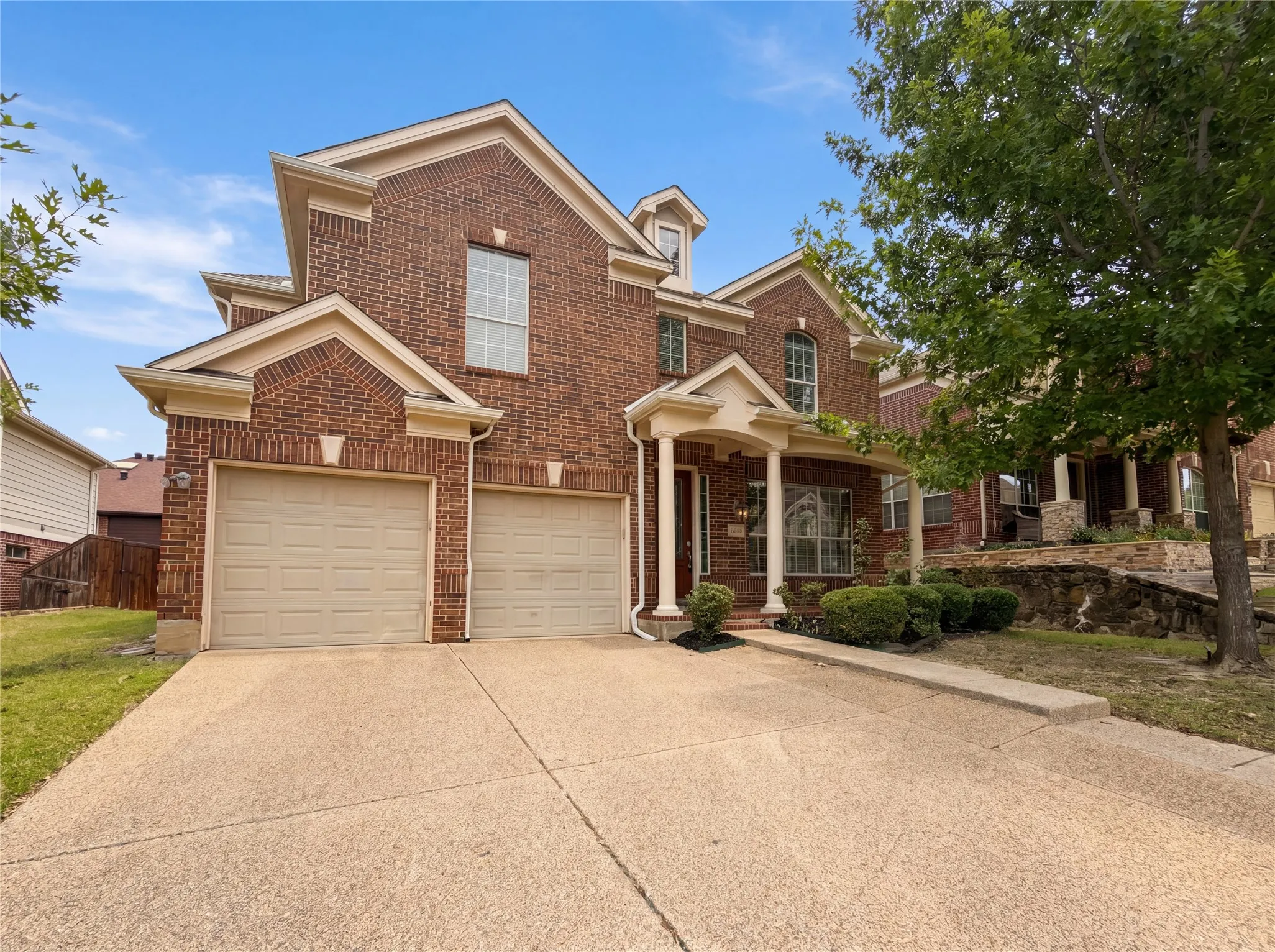 Single Family Residence For Sale in Dallas County , 10330 Sandbar Drive, Irving, Texas 75063, 4 Bedroom, 3 Bathroom, 2 Garage spaces, 2,888 Sqft, built in 2008, mls#21275462, Real Estate Agent in Irving, Homes For Sale in Dallas county, Homes For Sale in Irving, Realtor in Irving Texas, Real Estate Brokerage Independent Realty Texas, Luminita Cordes Realtor