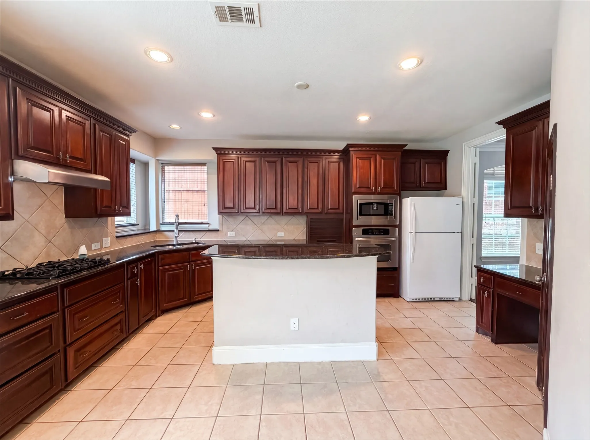 Single Family Residence For Sale in Dallas County , 10330 Sandbar Drive, Irving, Texas 75063, 4 Bedroom, 3 Bathroom, 2 Garage spaces, 2,888 Sqft, built in 2008, mls#21275462, Real Estate Agent in Irving, Homes For Sale in Dallas county, Homes For Sale in Irving, Realtor in Irving Texas, Real Estate Brokerage Independent Realty Texas, Luminita Cordes Realtor
