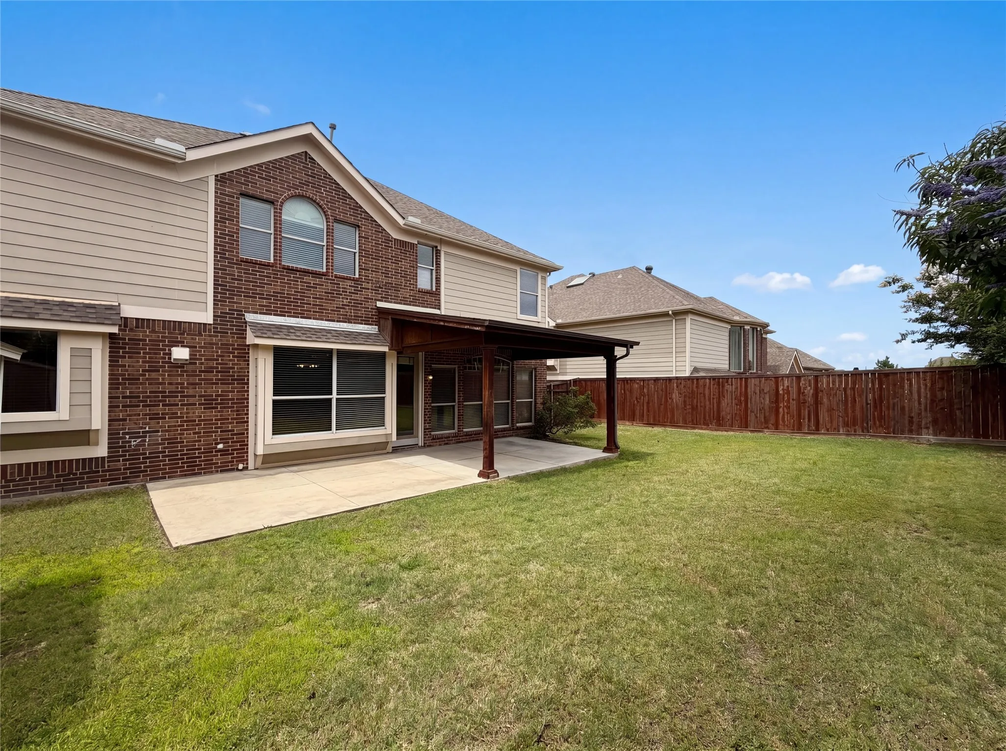 Single Family Residence For Sale in Dallas County , 10330 Sandbar Drive, Irving, Texas 75063, 4 Bedroom, 3 Bathroom, 2 Garage spaces, 2,888 Sqft, built in 2008, mls#21275462, Real Estate Agent in Irving, Homes For Sale in Dallas county, Homes For Sale in Irving, Realtor in Irving Texas, Real Estate Brokerage Independent Realty Texas, Luminita Cordes Realtor