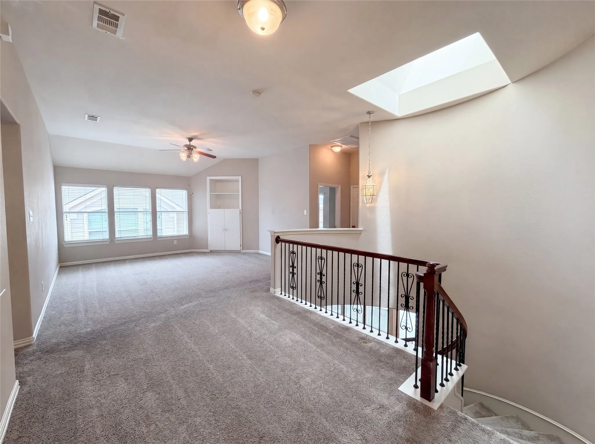 Single Family Residence For Sale in Dallas County , 10330 Sandbar Drive, Irving, Texas 75063, 4 Bedroom, 3 Bathroom, 2 Garage spaces, 2,888 Sqft, built in 2008, mls#21275462, Real Estate Agent in Irving, Homes For Sale in Dallas county, Homes For Sale in Irving, Realtor in Irving Texas, Real Estate Brokerage Independent Realty Texas, Luminita Cordes Realtor