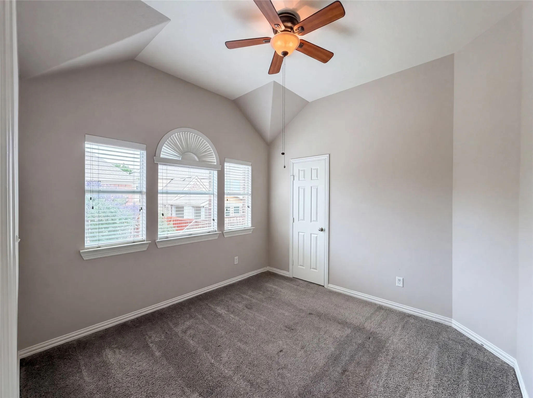 Single Family Residence For Sale in Dallas County , 10330 Sandbar Drive, Irving, Texas 75063, 4 Bedroom, 3 Bathroom, 2 Garage spaces, 2,888 Sqft, built in 2008, mls#21275462, Real Estate Agent in Irving, Homes For Sale in Dallas county, Homes For Sale in Irving, Realtor in Irving Texas, Real Estate Brokerage Independent Realty Texas, Luminita Cordes Realtor