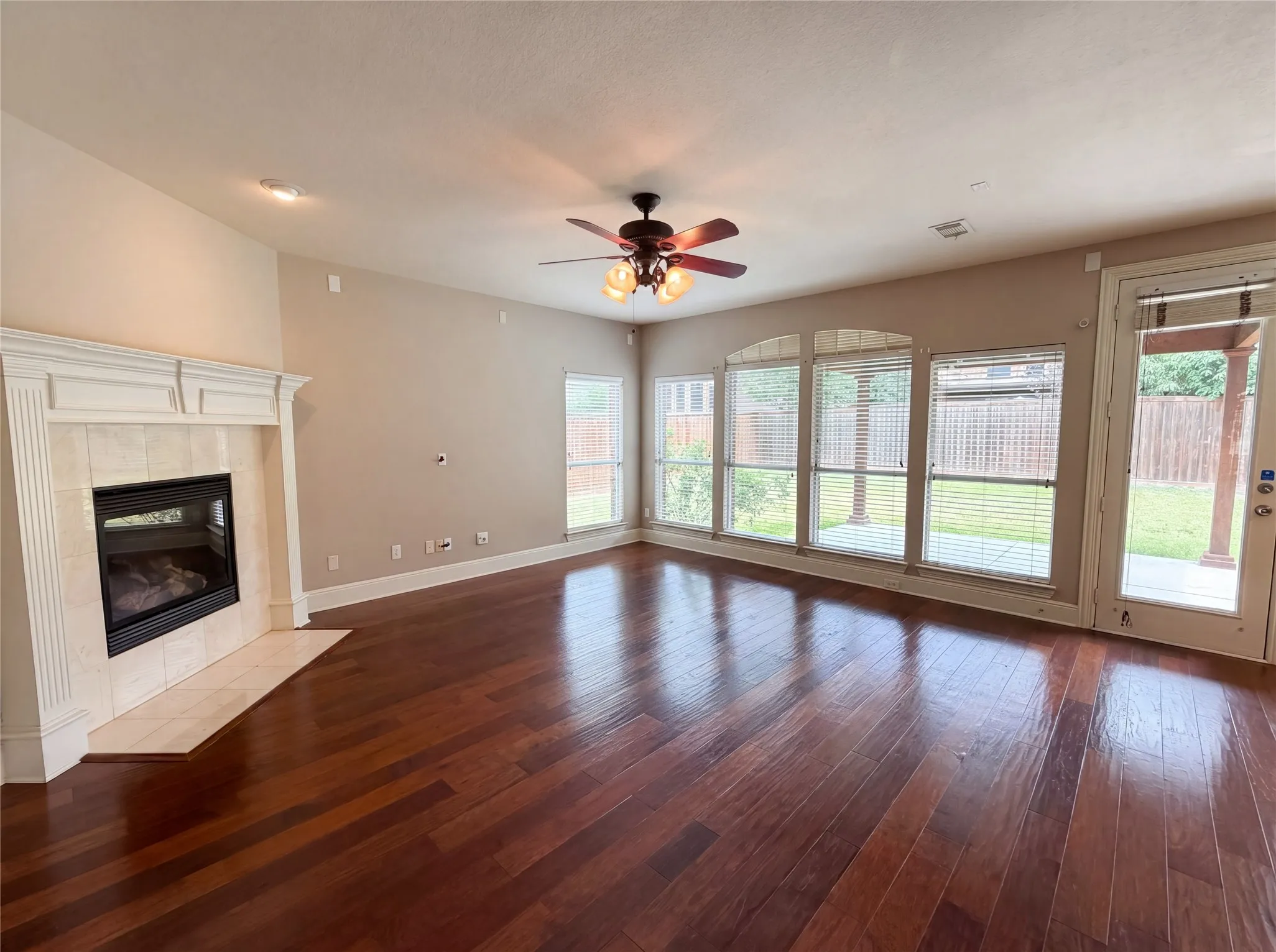 Single Family Residence For Sale in Dallas County , 10330 Sandbar Drive, Irving, Texas 75063, 4 Bedroom, 3 Bathroom, 2 Garage spaces, 2,888 Sqft, built in 2008, mls#21275462, Real Estate Agent in Irving, Homes For Sale in Dallas county, Homes For Sale in Irving, Realtor in Irving Texas, Real Estate Brokerage Independent Realty Texas, Luminita Cordes Realtor