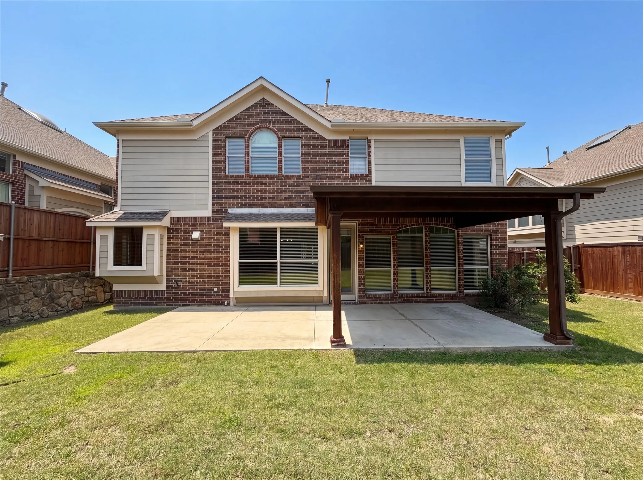 Single Family Residence For Sale in Dallas County , 10330 Sandbar Drive, Irving, Texas 75063, 4 Bedroom, 3 Bathroom, 2 Garage spaces, 2,888 Sqft, built in 2008, mls#21275462, Real Estate Agent in Irving, Homes For Sale in Dallas county, Homes For Sale in Irving, Realtor in Irving Texas, Real Estate Brokerage Independent Realty Texas, Luminita Cordes Realtor