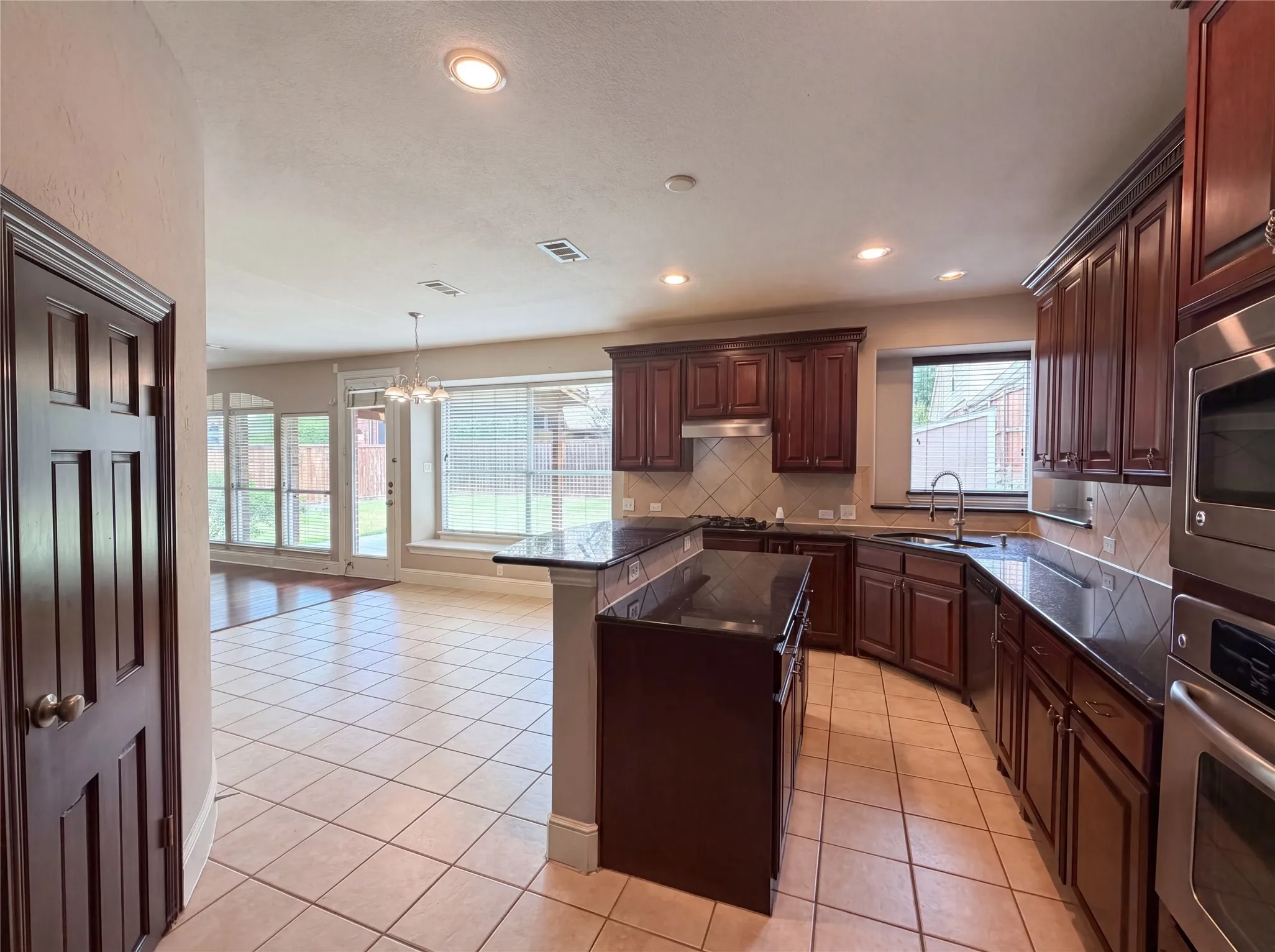 Single Family Residence For Sale in Dallas County , 10330 Sandbar Drive, Irving, Texas 75063, 4 Bedroom, 3 Bathroom, 2 Garage spaces, 2,888 Sqft, built in 2008, mls#21275462, Real Estate Agent in Irving, Homes For Sale in Dallas county, Homes For Sale in Irving, Realtor in Irving Texas, Real Estate Brokerage Independent Realty Texas, Luminita Cordes Realtor