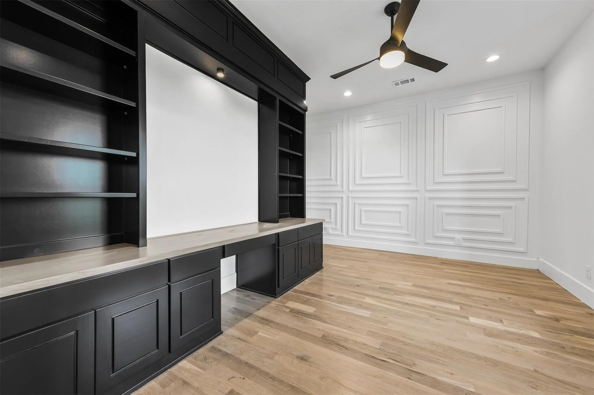 Single Family Residence For Sale in Parker County , 714 Cactus Rio Drive, Weatherford, Texas 76087, 5 Bedroom, 6 Bathroom, 4 Garage spaces, 6,251 Sqft, built in 2027, mls#21258677, Real Estate Agent in Weatherford, Homes For Sale in Parker county, Homes For Sale in Weatherford, Realtor in Weatherford Texas, Real Estate Brokerage Independent Realty Texas, Luminita Cordes Realtor