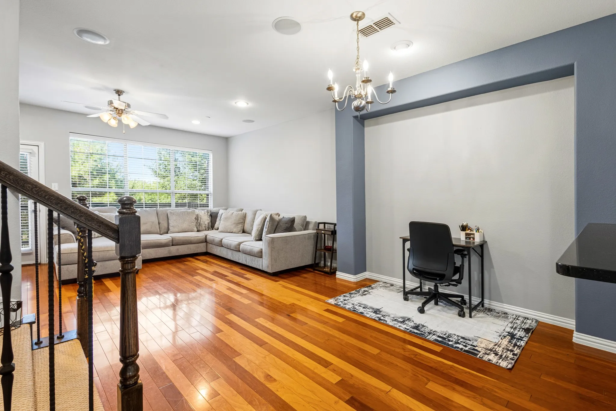 Single Family Residence For Sale in Dallas County , 1530 Biltmore Lane, Irving, Texas 75063, 3 Bedrooms, 4 Bathrooms, 1 Garage spaces, 2,273 Sqft, built in 2007, Price $431,500, mls#21273173, Real Estate Agent in Irving, Homes For Sale in Dallas county, Homes For Sale in Irving, Realtor in Irving Texas, Real Estate Brokerage Independent Realty Texas, Luminita Cordes Realtor
