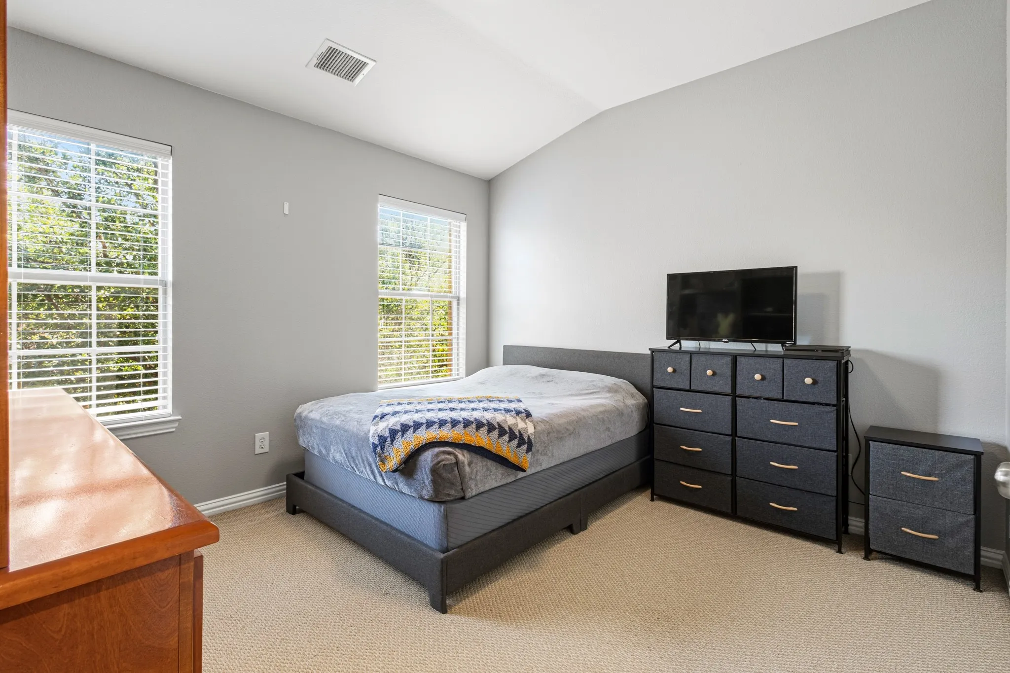 Single Family Residence For Sale in Dallas County , 1530 Biltmore Lane, Irving, Texas 75063, 3 Bedrooms, 4 Bathrooms, 1 Garage spaces, 2,273 Sqft, built in 2007, Price $431,500, mls#21273173, Real Estate Agent in Irving, Homes For Sale in Dallas county, Homes For Sale in Irving, Realtor in Irving Texas, Real Estate Brokerage Independent Realty Texas, Luminita Cordes Realtor