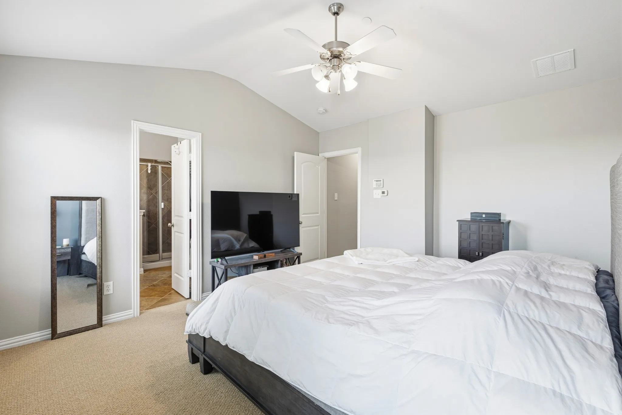 Single Family Residence For Sale in Dallas County , 1530 Biltmore Lane, Irving, Texas 75063, 3 Bedrooms, 4 Bathrooms, 1 Garage spaces, 2,273 Sqft, built in 2007, Price $431,500, mls#21273173, Real Estate Agent in Irving, Homes For Sale in Dallas county, Homes For Sale in Irving, Realtor in Irving Texas, Real Estate Brokerage Independent Realty Texas, Luminita Cordes Realtor