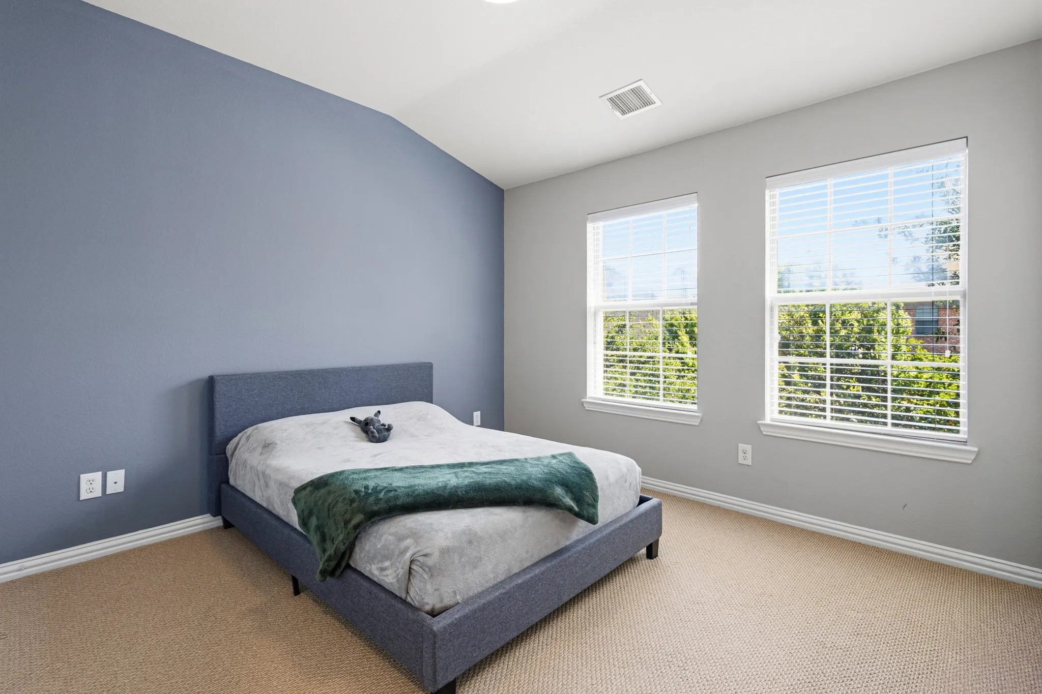Single Family Residence For Sale in Dallas County , 1530 Biltmore Lane, Irving, Texas 75063, 3 Bedrooms, 4 Bathrooms, 1 Garage spaces, 2,273 Sqft, built in 2007, Price $431,500, mls#21273173, Real Estate Agent in Irving, Homes For Sale in Dallas county, Homes For Sale in Irving, Realtor in Irving Texas, Real Estate Brokerage Independent Realty Texas, Luminita Cordes Realtor