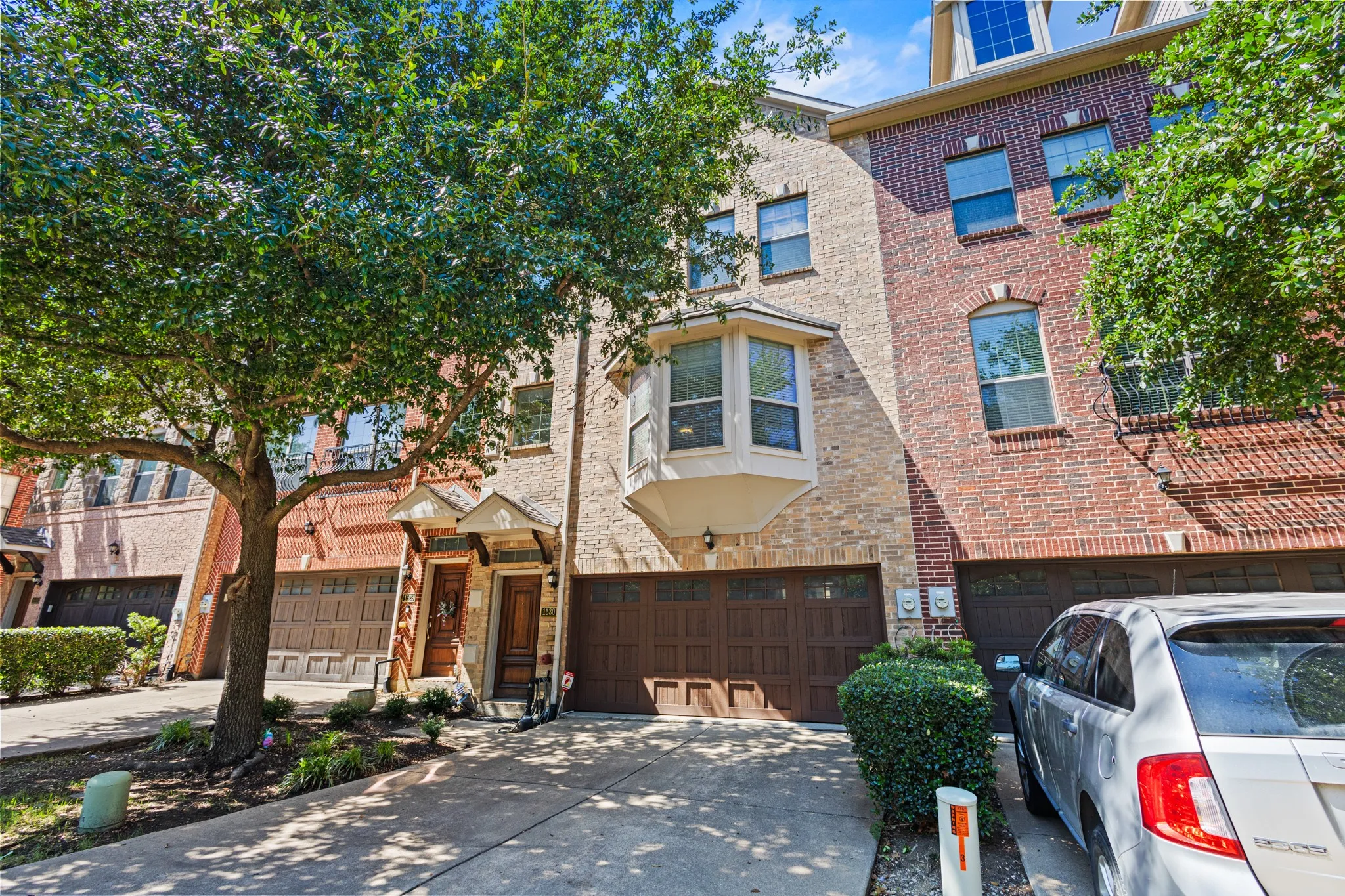 Single Family Residence For Sale in Dallas County , 1530 Biltmore Lane, Irving, Texas 75063, 3 Bedrooms, 4 Bathrooms, 1 Garage spaces, 2,273 Sqft, built in 2007, Price $431,500, mls#21273173, Real Estate Agent in Irving, Homes For Sale in Dallas county, Homes For Sale in Irving, Realtor in Irving Texas, Real Estate Brokerage Independent Realty Texas, Luminita Cordes Realtor