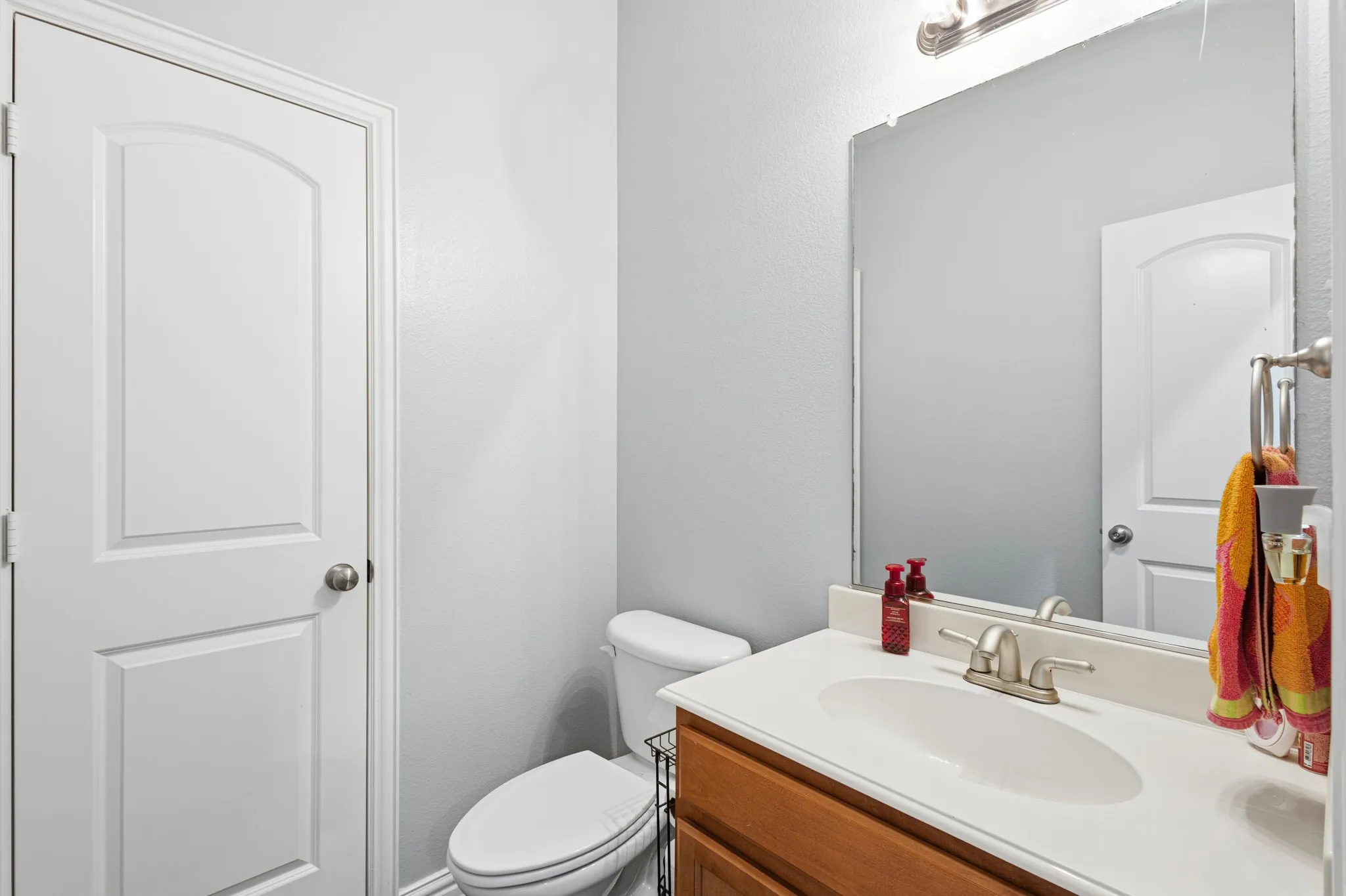 Single Family Residence For Sale in Dallas County , 1530 Biltmore Lane, Irving, Texas 75063, 3 Bedrooms, 4 Bathrooms, 1 Garage spaces, 2,273 Sqft, built in 2007, Price $431,500, mls#21273173, Real Estate Agent in Irving, Homes For Sale in Dallas county, Homes For Sale in Irving, Realtor in Irving Texas, Real Estate Brokerage Independent Realty Texas, Luminita Cordes Realtor