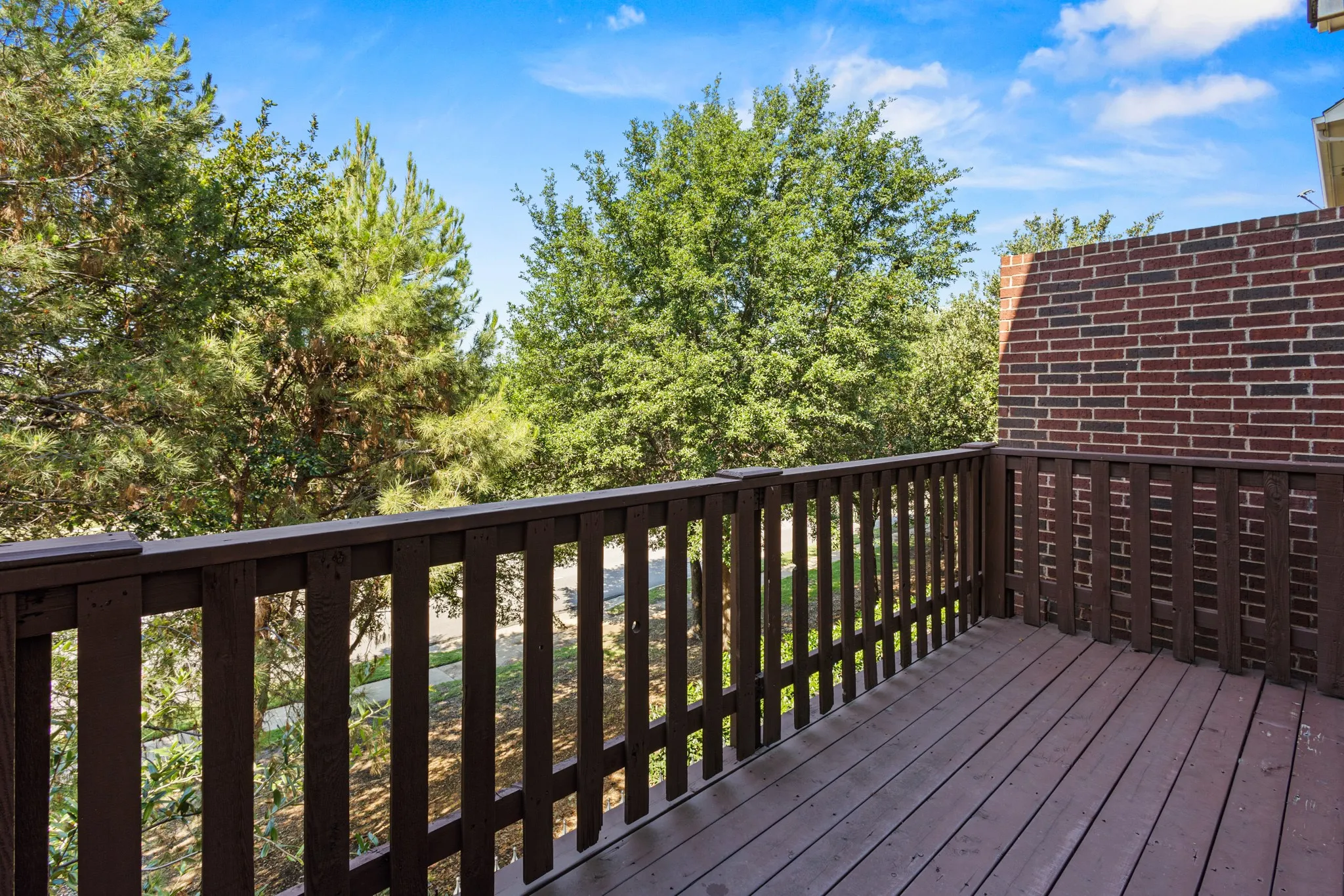 Single Family Residence For Sale in Dallas County , 1530 Biltmore Lane, Irving, Texas 75063, 3 Bedrooms, 4 Bathrooms, 1 Garage spaces, 2,273 Sqft, built in 2007, Price $431,500, mls#21273173, Real Estate Agent in Irving, Homes For Sale in Dallas county, Homes For Sale in Irving, Realtor in Irving Texas, Real Estate Brokerage Independent Realty Texas, Luminita Cordes Realtor