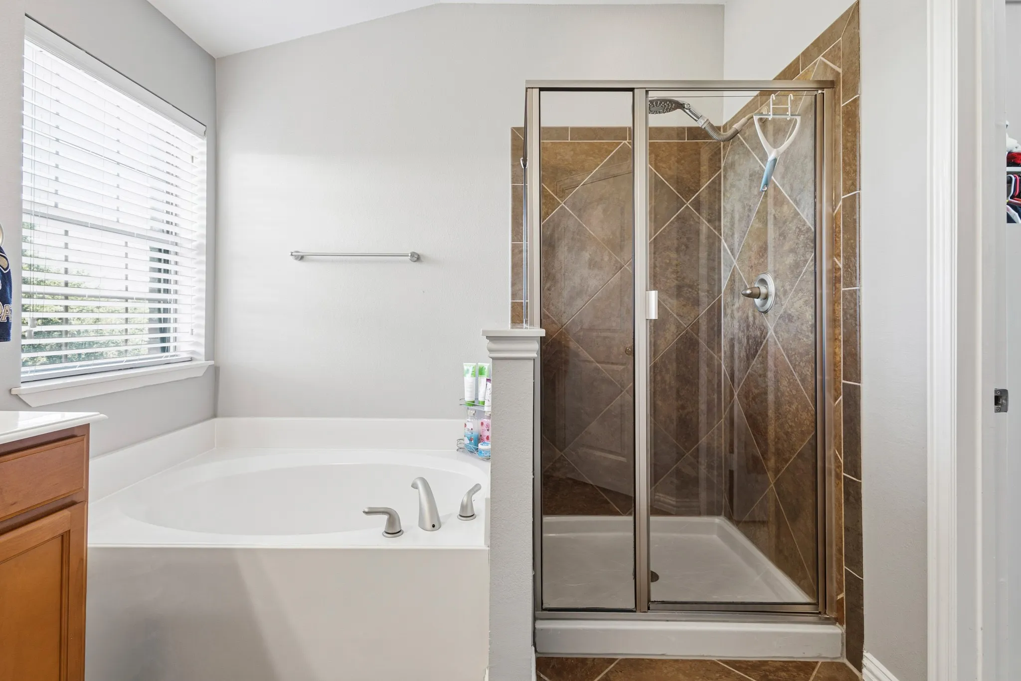 Single Family Residence For Sale in Dallas County , 1530 Biltmore Lane, Irving, Texas 75063, 3 Bedrooms, 4 Bathrooms, 1 Garage spaces, 2,273 Sqft, built in 2007, Price $431,500, mls#21273173, Real Estate Agent in Irving, Homes For Sale in Dallas county, Homes For Sale in Irving, Realtor in Irving Texas, Real Estate Brokerage Independent Realty Texas, Luminita Cordes Realtor