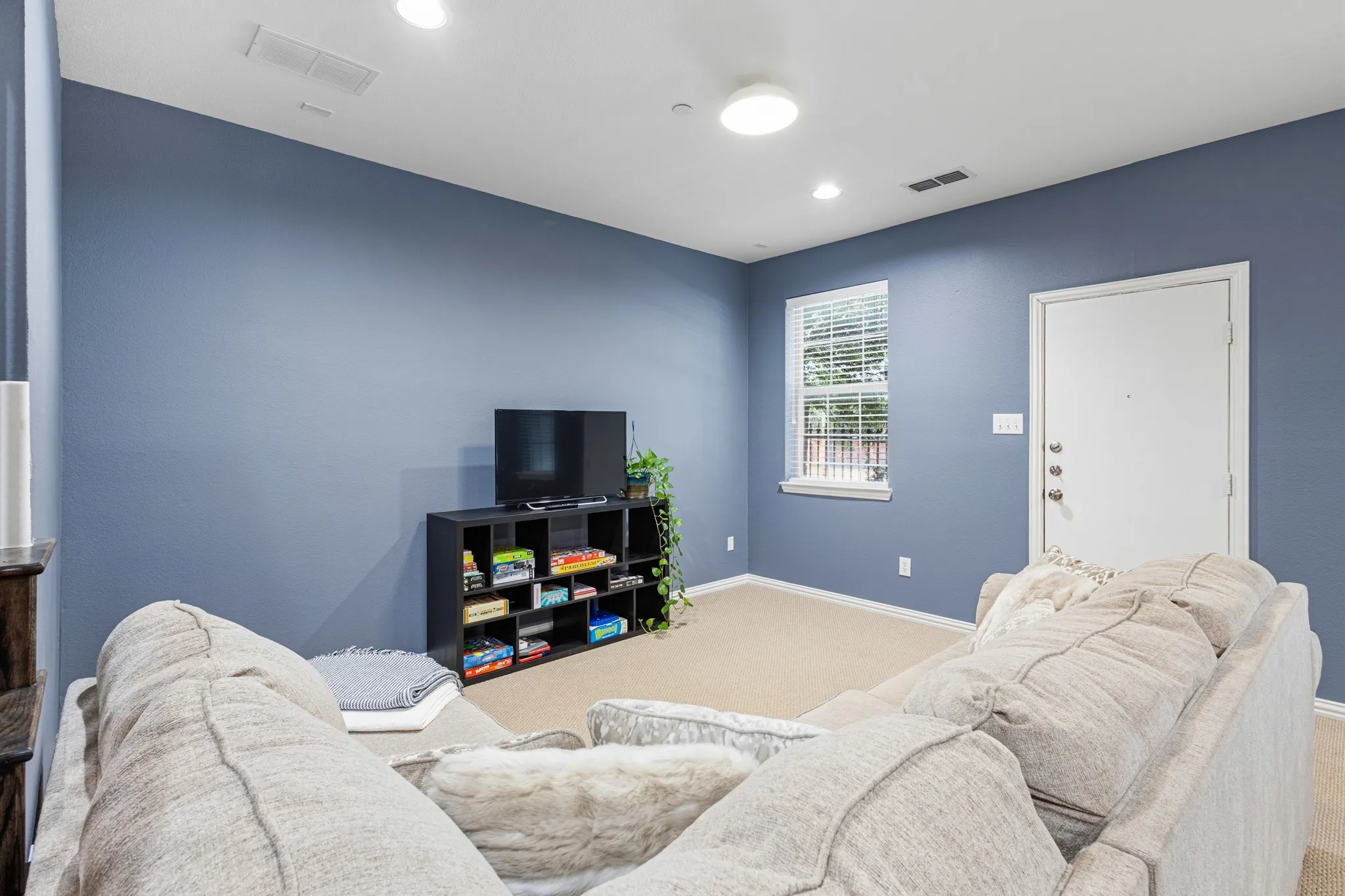 Single Family Residence For Sale in Dallas County , 1530 Biltmore Lane, Irving, Texas 75063, 3 Bedrooms, 4 Bathrooms, 1 Garage spaces, 2,273 Sqft, built in 2007, Price $431,500, mls#21273173, Real Estate Agent in Irving, Homes For Sale in Dallas county, Homes For Sale in Irving, Realtor in Irving Texas, Real Estate Brokerage Independent Realty Texas, Luminita Cordes Realtor