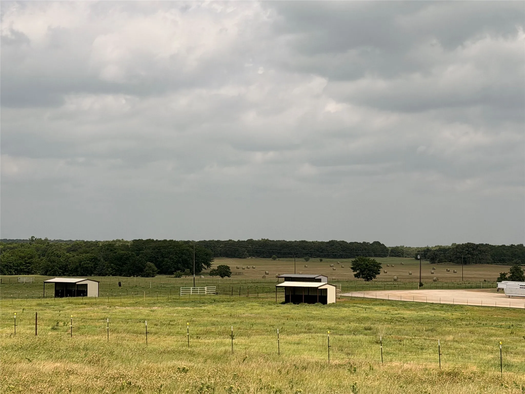 Mobile Home For Sale in Cooke County , 4709 Fm 2383, Whitesboro, Texas 76273, 1 Bedroom, 1 Bathroom, Garage spaces, 1,200 Sqft, built in 2017, mls#21275799, Real Estate Agent in Whitesboro, Homes For Sale in Cooke county, Homes For Sale in Whitesboro, Realtor in Whitesboro Texas, Real Estate Brokerage Independent Realty Texas, Luminita Cordes Realtor