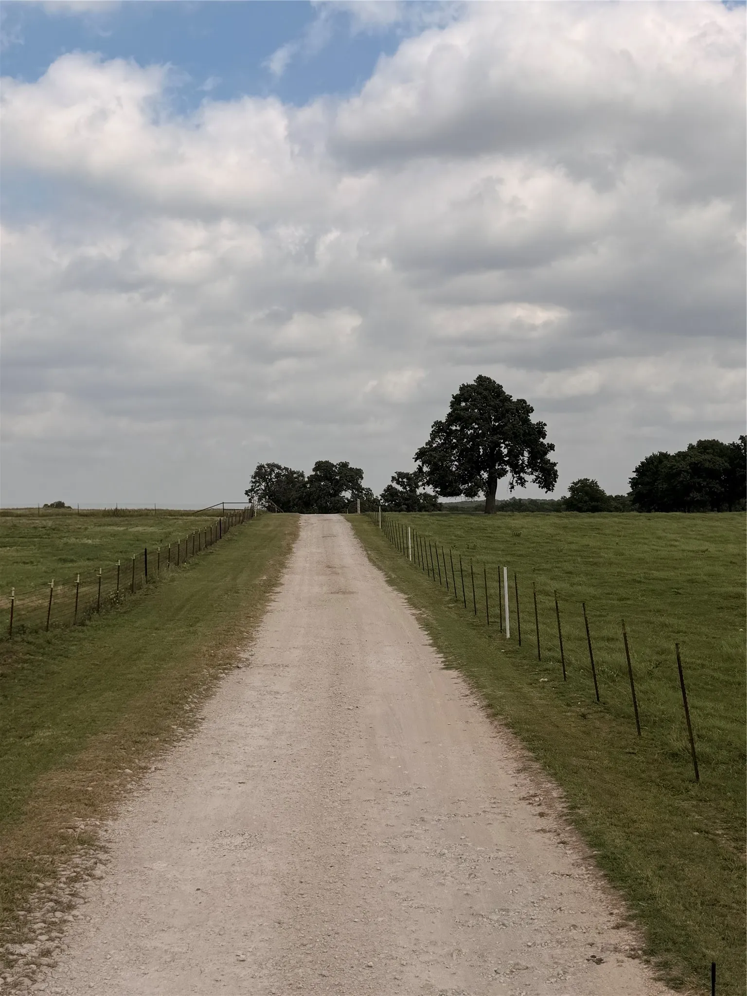 Mobile Home For Sale in Cooke County , 4709 Fm 2383, Whitesboro, Texas 76273, 1 Bedroom, 1 Bathroom, Garage spaces, 1,200 Sqft, built in 2017, mls#21275799, Real Estate Agent in Whitesboro, Homes For Sale in Cooke county, Homes For Sale in Whitesboro, Realtor in Whitesboro Texas, Real Estate Brokerage Independent Realty Texas, Luminita Cordes Realtor