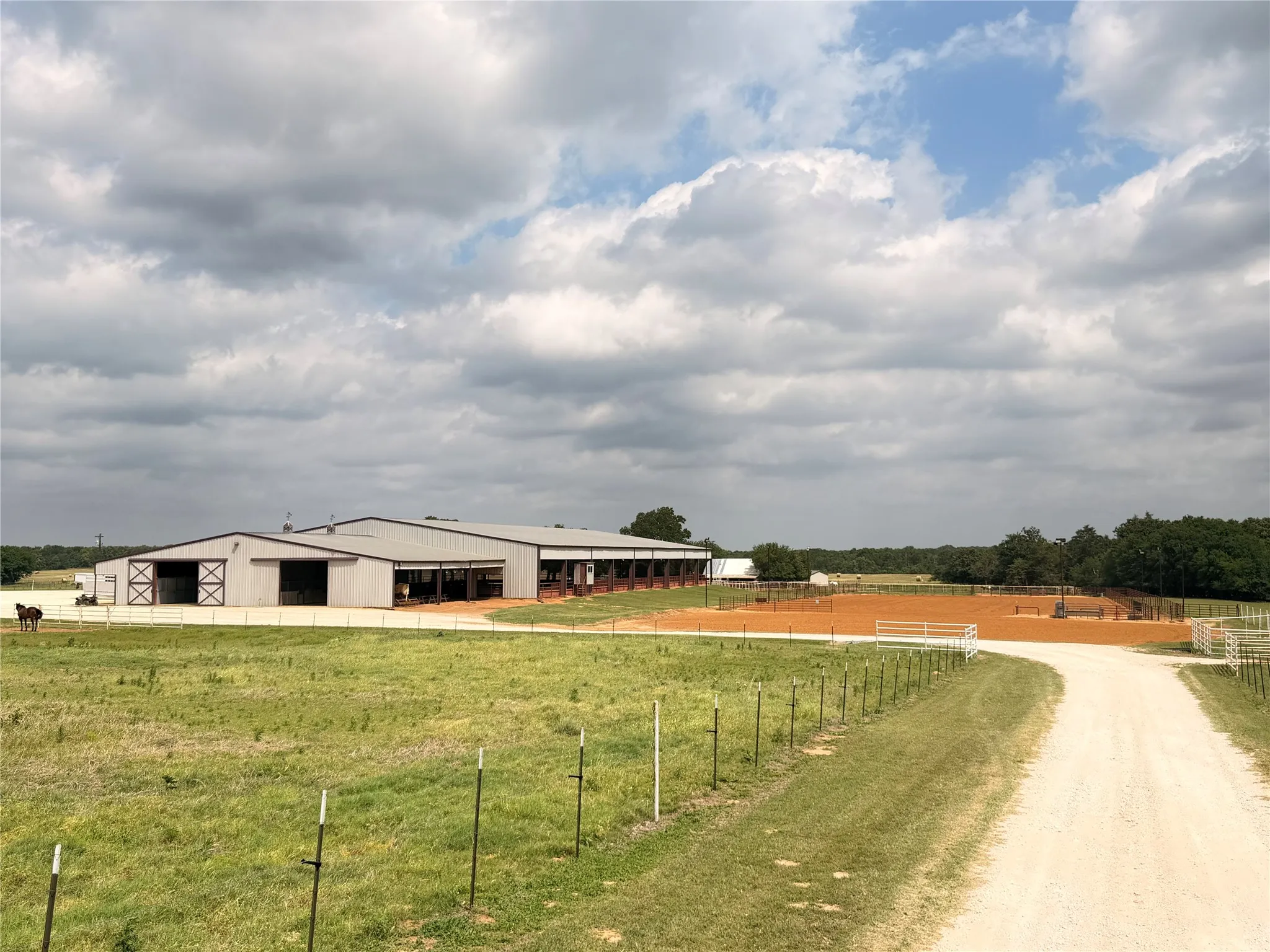 Mobile Home For Sale in Cooke County , 4709 Fm 2383, Whitesboro, Texas 76273, 1 Bedroom, 1 Bathroom, Garage spaces, 1,200 Sqft, built in 2017, mls#21275799, Real Estate Agent in Whitesboro, Homes For Sale in Cooke county, Homes For Sale in Whitesboro, Realtor in Whitesboro Texas, Real Estate Brokerage Independent Realty Texas, Luminita Cordes Realtor