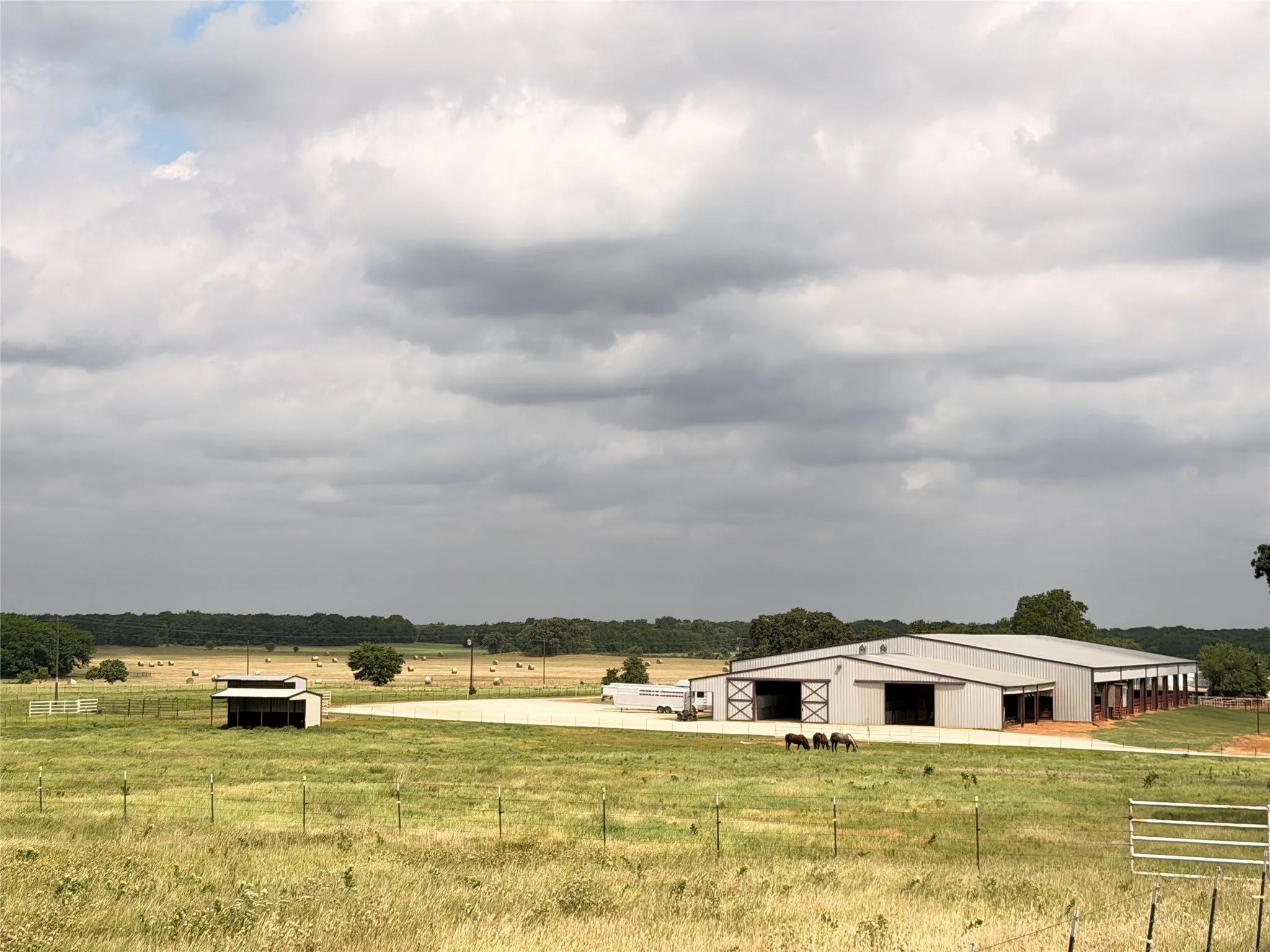 Mobile Home For Sale in Cooke County , 4709 Fm 2383, Whitesboro, Texas 76273, 1 Bedroom, 1 Bathroom, Garage spaces, 1,200 Sqft, built in 2017, mls#21275799, Real Estate Agent in Whitesboro, Homes For Sale in Cooke county, Homes For Sale in Whitesboro, Realtor in Whitesboro Texas, Real Estate Brokerage Independent Realty Texas, Luminita Cordes Realtor
