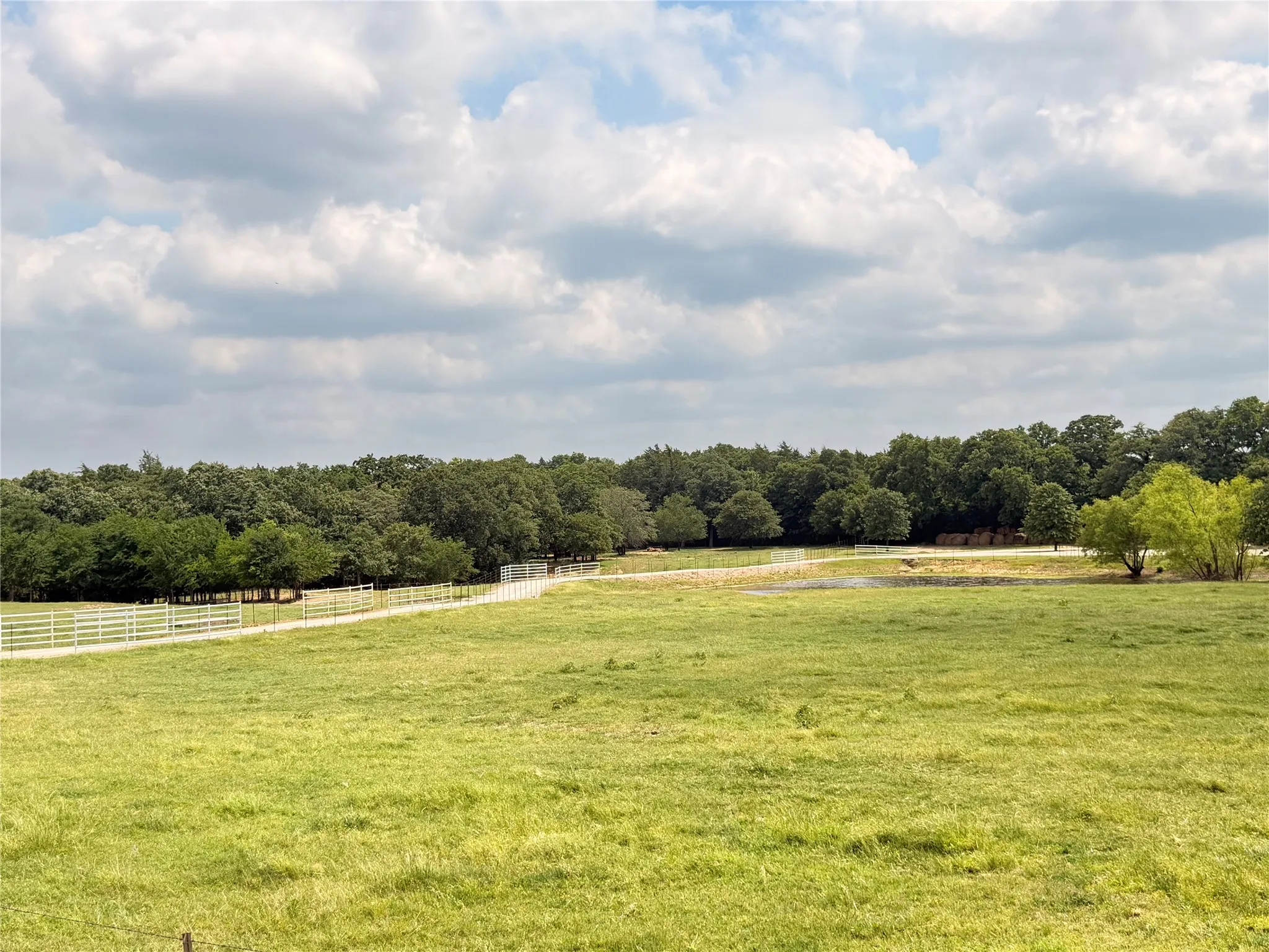 Mobile Home For Sale in Cooke County , 4709 Fm 2383, Whitesboro, Texas 76273, 1 Bedroom, 1 Bathroom, Garage spaces, 1,200 Sqft, built in 2017, mls#21275799, Real Estate Agent in Whitesboro, Homes For Sale in Cooke county, Homes For Sale in Whitesboro, Realtor in Whitesboro Texas, Real Estate Brokerage Independent Realty Texas, Luminita Cordes Realtor