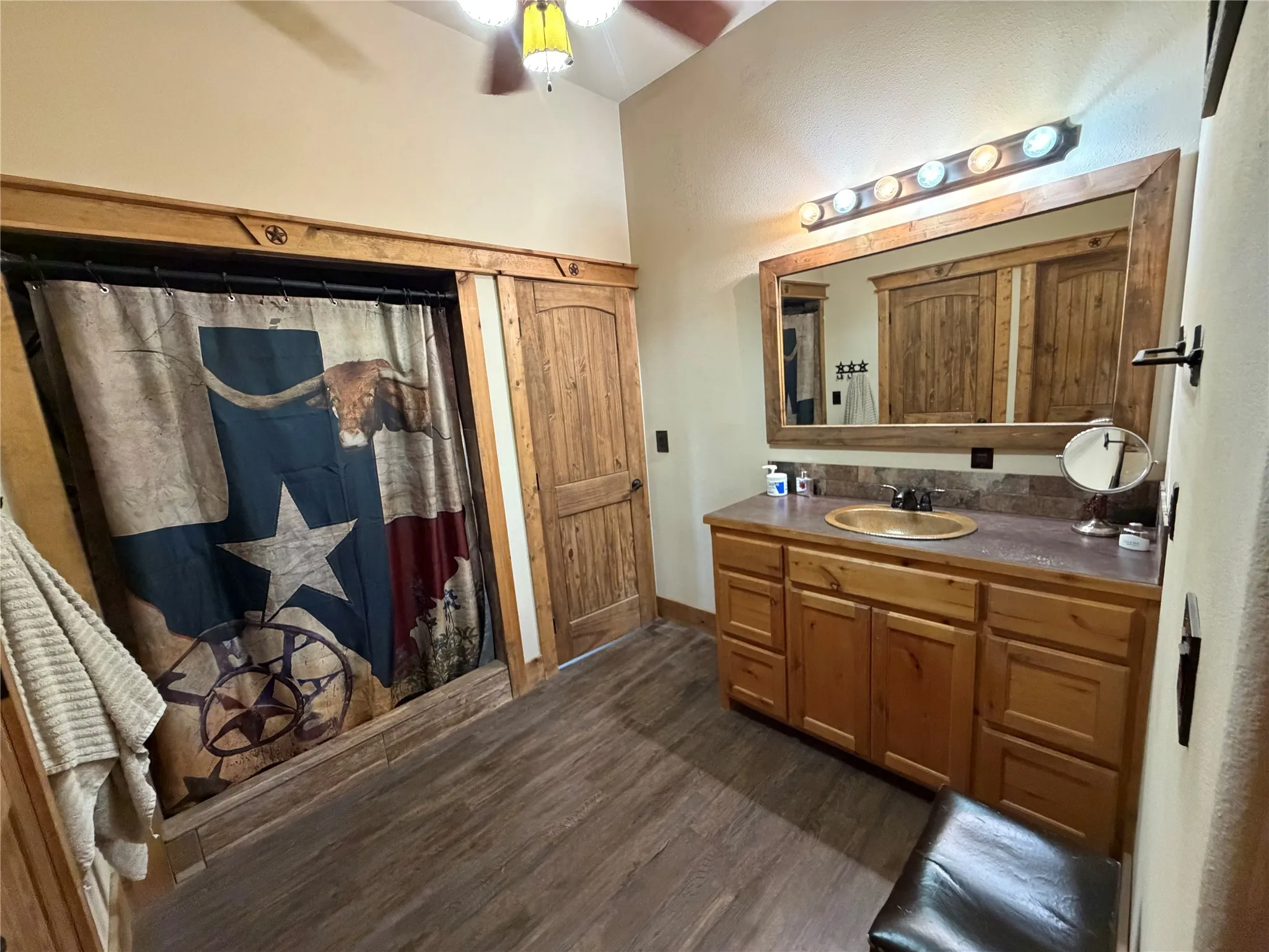 Mobile Home For Sale in Cooke County , 4709 Fm 2383, Whitesboro, Texas 76273, 1 Bedroom, 1 Bathroom, Garage spaces, 1,200 Sqft, built in 2017, mls#21275799, Real Estate Agent in Whitesboro, Homes For Sale in Cooke county, Homes For Sale in Whitesboro, Realtor in Whitesboro Texas, Real Estate Brokerage Independent Realty Texas, Luminita Cordes Realtor
