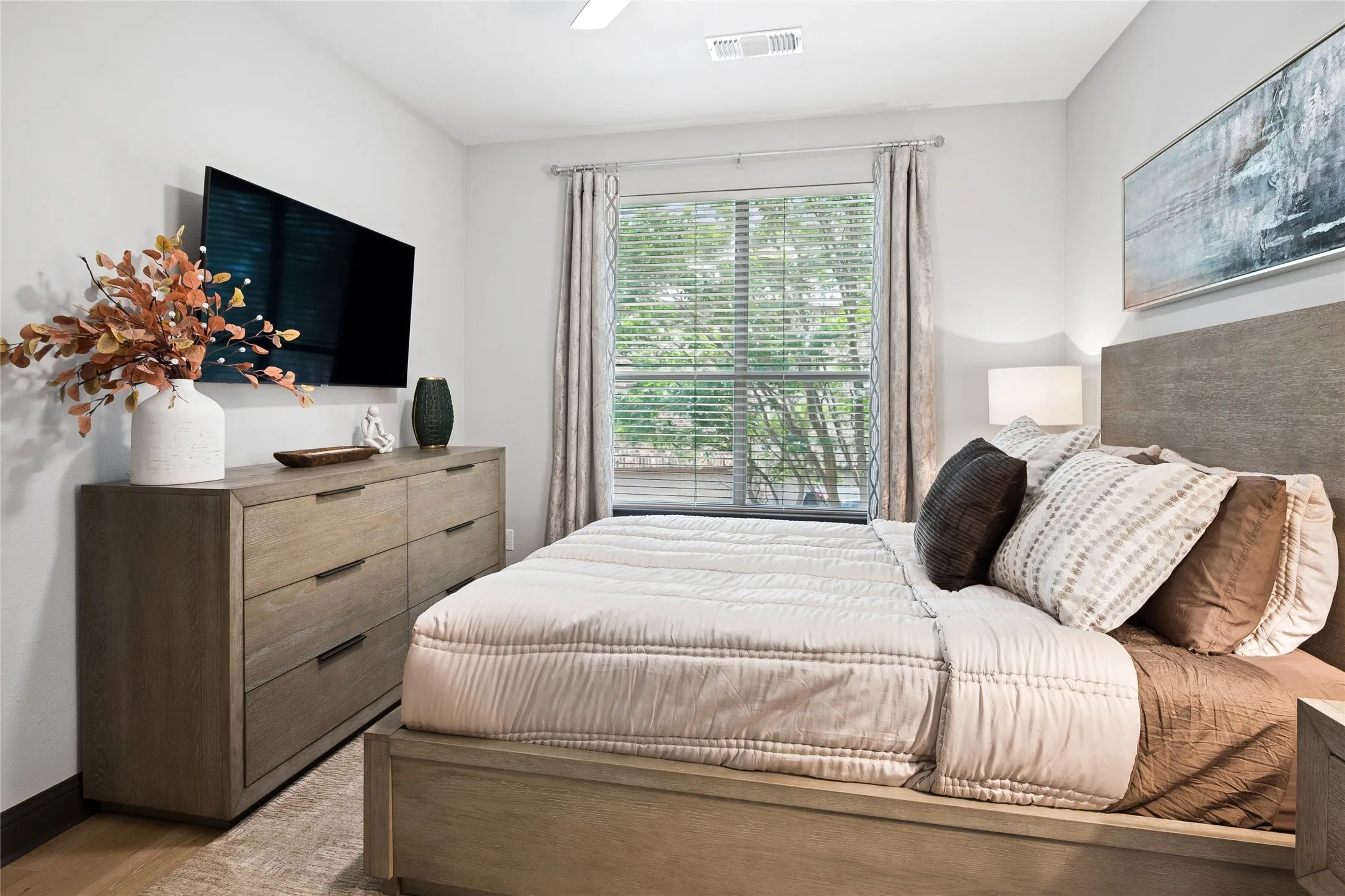 Split bedroom next to full bath