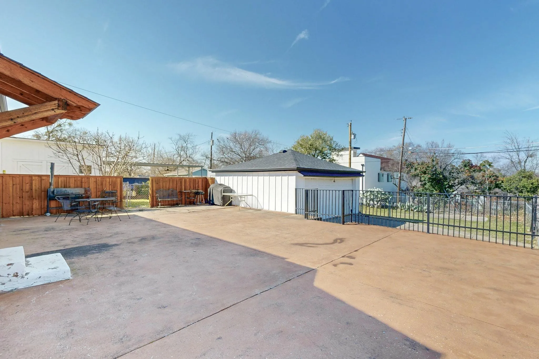 Single Family Residence For Sale in Dallas County , 3101 Ouida Avenue, Dallas, Texas 75211, 3 Bedrooms, 2 Bathrooms, 2 Garage spaces, 1,864 Sqft, built in 1925, Price $475,000, mls#21275808, Real Estate Agent in Dallas, Homes For Sale in Dallas county, Homes For Sale in Dallas, Realtor in Dallas Texas, Real Estate Brokerage Independent Realty Texas, Luminita Cordes Realtor