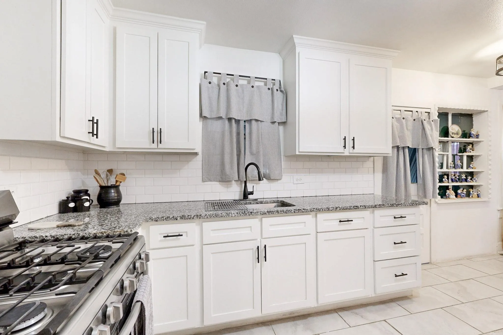 Single Family Residence For Sale in Dallas County , 3101 Ouida Avenue, Dallas, Texas 75211, 3 Bedrooms, 2 Bathrooms, 2 Garage spaces, 1,864 Sqft, built in 1925, Price $475,000, mls#21275808, Real Estate Agent in Dallas, Homes For Sale in Dallas county, Homes For Sale in Dallas, Realtor in Dallas Texas, Real Estate Brokerage Independent Realty Texas, Luminita Cordes Realtor