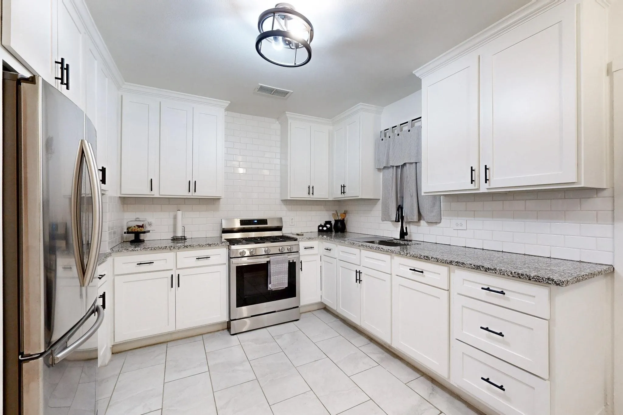 Single Family Residence For Sale in Dallas County , 3101 Ouida Avenue, Dallas, Texas 75211, 3 Bedrooms, 2 Bathrooms, 2 Garage spaces, 1,864 Sqft, built in 1925, Price $475,000, mls#21275808, Real Estate Agent in Dallas, Homes For Sale in Dallas county, Homes For Sale in Dallas, Realtor in Dallas Texas, Real Estate Brokerage Independent Realty Texas, Luminita Cordes Realtor
