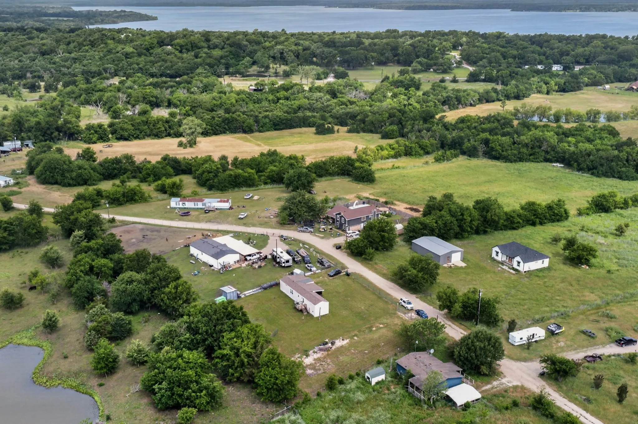 Manufactured Home For Sale in Hunt County , 979 Private Road 3784, Quinlan, Texas 75474, 2 Bedroom, 2 Bathroom, Garage spaces, 924 Sqft, built in 1984, mls#21275815, Real Estate Agent in Quinlan, Homes For Sale in Hunt county, Homes For Sale in Quinlan, Realtor in Quinlan Texas, Real Estate Brokerage Independent Realty Texas, Luminita Cordes Realtor