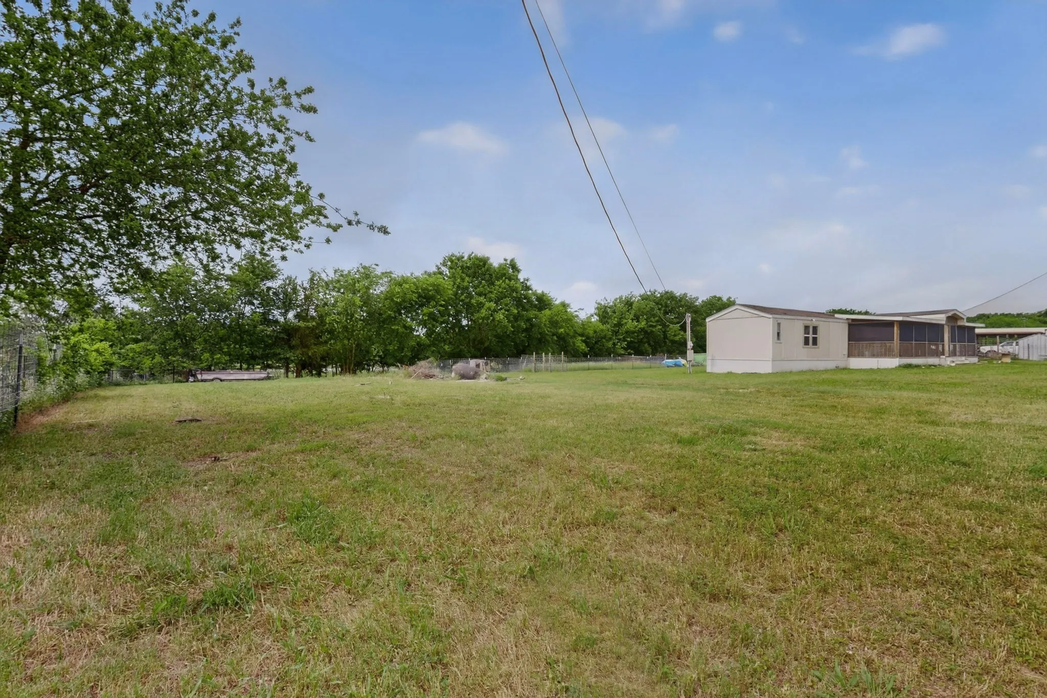 Manufactured Home For Sale in Hunt County , 979 Private Road 3784, Quinlan, Texas 75474, 2 Bedroom, 2 Bathroom, Garage spaces, 924 Sqft, built in 1984, mls#21275815, Real Estate Agent in Quinlan, Homes For Sale in Hunt county, Homes For Sale in Quinlan, Realtor in Quinlan Texas, Real Estate Brokerage Independent Realty Texas, Luminita Cordes Realtor
