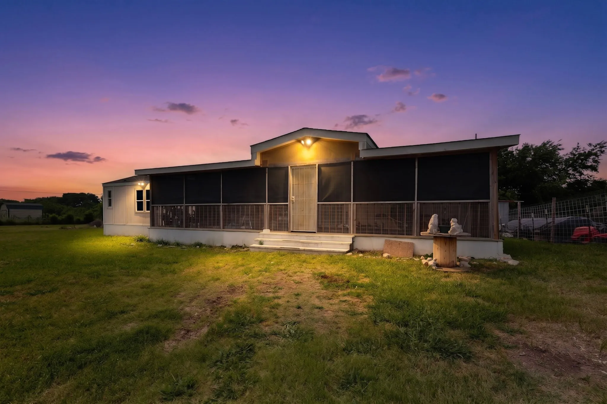 Manufactured Home For Sale in Hunt County , 979 Private Road 3784, Quinlan, Texas 75474, 2 Bedroom, 2 Bathroom, Garage spaces, 924 Sqft, built in 1984, mls#21275815, Real Estate Agent in Quinlan, Homes For Sale in Hunt county, Homes For Sale in Quinlan, Realtor in Quinlan Texas, Real Estate Brokerage Independent Realty Texas, Luminita Cordes Realtor