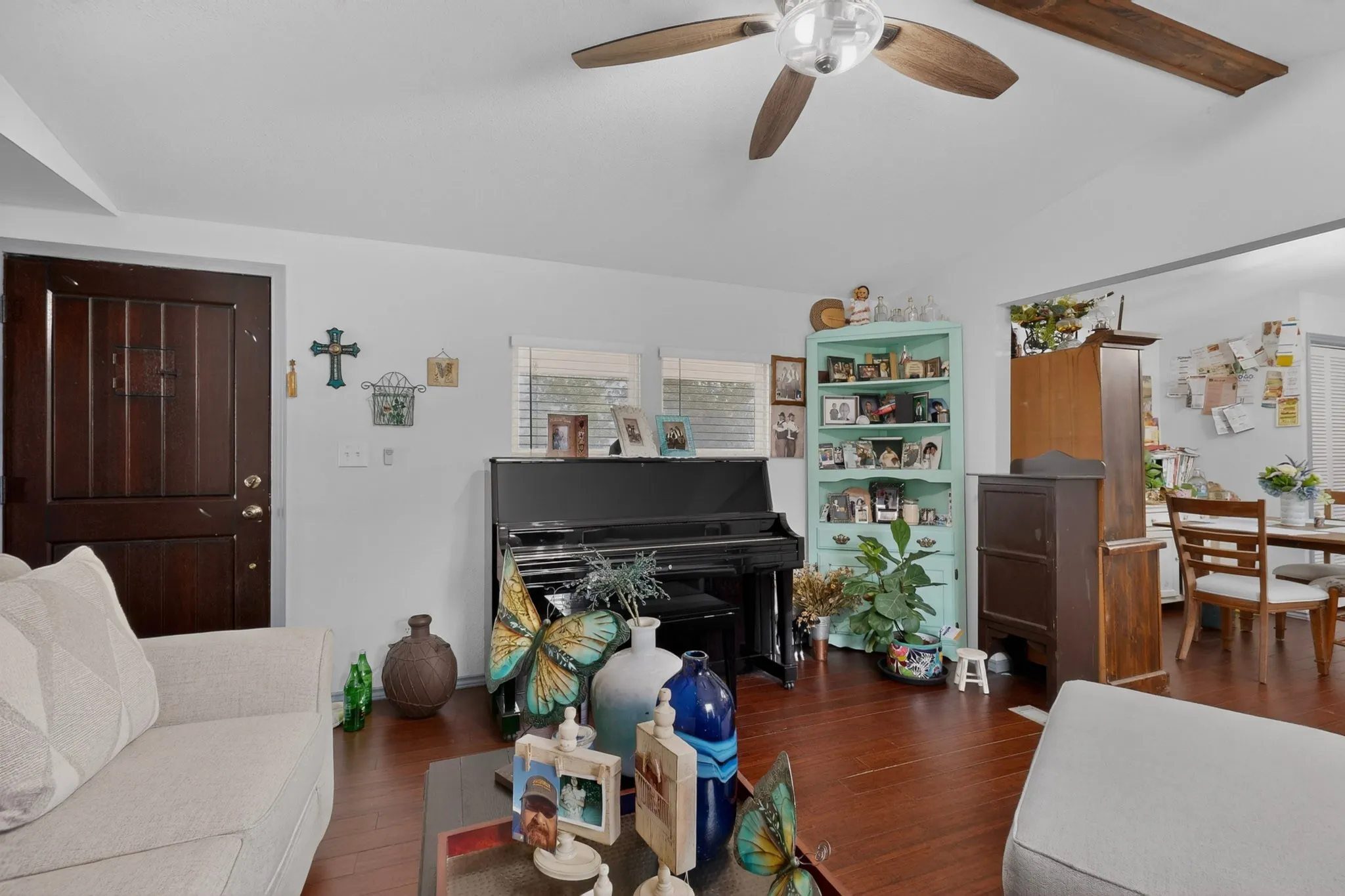 Manufactured Home For Sale in Hunt County , 979 Private Road 3784, Quinlan, Texas 75474, 2 Bedroom, 2 Bathroom, Garage spaces, 924 Sqft, built in 1984, mls#21275815, Real Estate Agent in Quinlan, Homes For Sale in Hunt county, Homes For Sale in Quinlan, Realtor in Quinlan Texas, Real Estate Brokerage Independent Realty Texas, Luminita Cordes Realtor