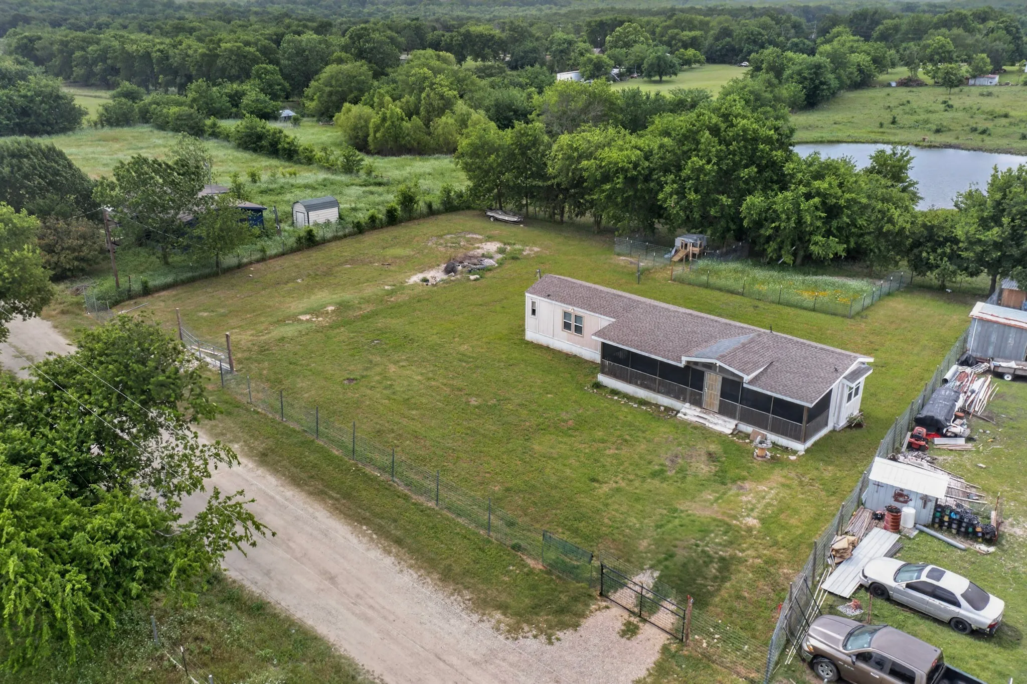 Manufactured Home For Sale in Hunt County , 979 Private Road 3784, Quinlan, Texas 75474, 2 Bedroom, 2 Bathroom, Garage spaces, 924 Sqft, built in 1984, mls#21275815, Real Estate Agent in Quinlan, Homes For Sale in Hunt county, Homes For Sale in Quinlan, Realtor in Quinlan Texas, Real Estate Brokerage Independent Realty Texas, Luminita Cordes Realtor