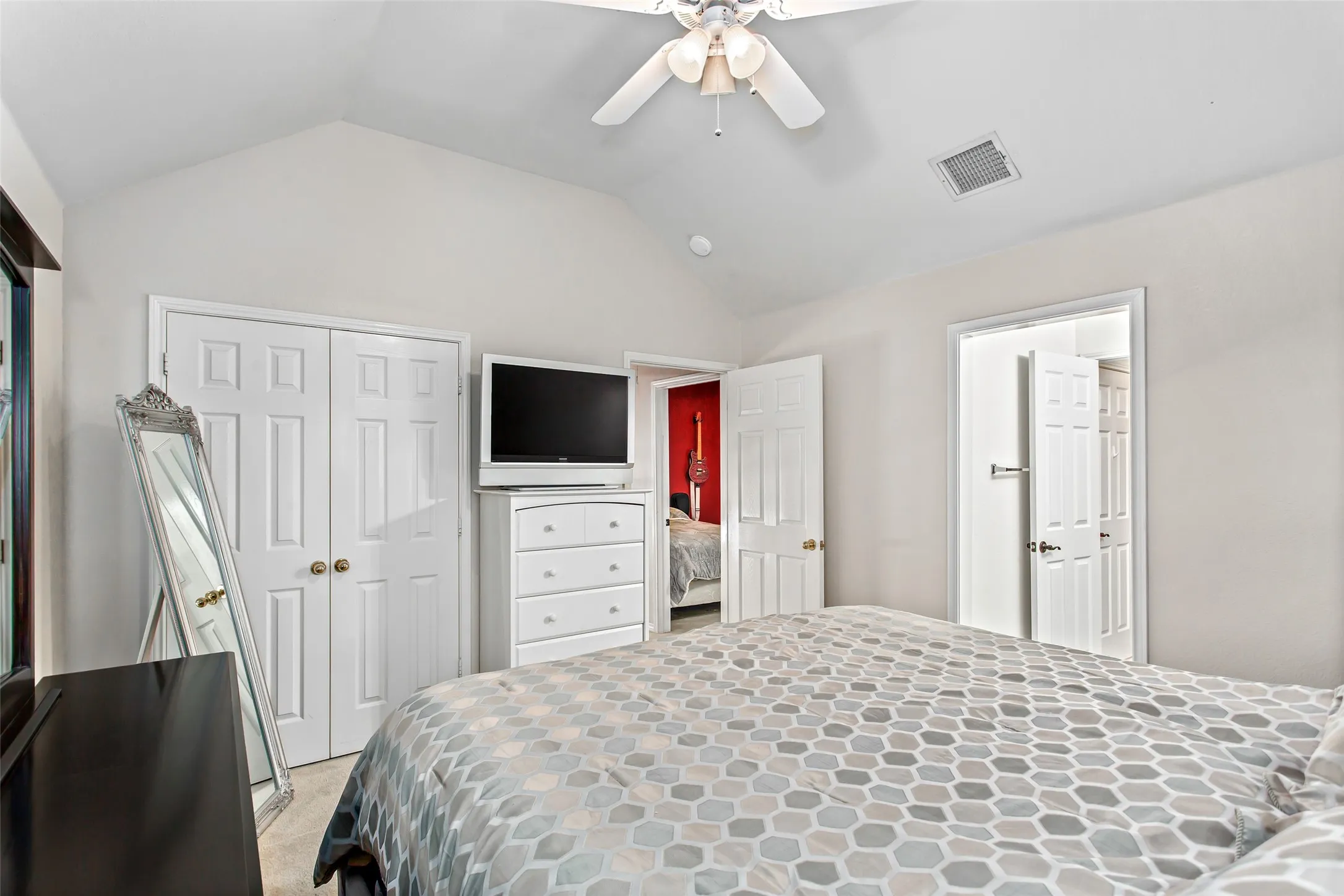 Single Family Residence For Sale in Collin County , 5916 Mossbrook Trail, Dallas, Texas 75252, 5 Bedroom, 4 Bathroom, 2 Garage spaces, 3,029 Sqft, built in 1995, mls#21262737, Real Estate Agent in Dallas, Homes For Sale in Collin county, Homes For Sale in Dallas, Realtor in Dallas Texas, Real Estate Brokerage Independent Realty Texas, Luminita Cordes Realtor