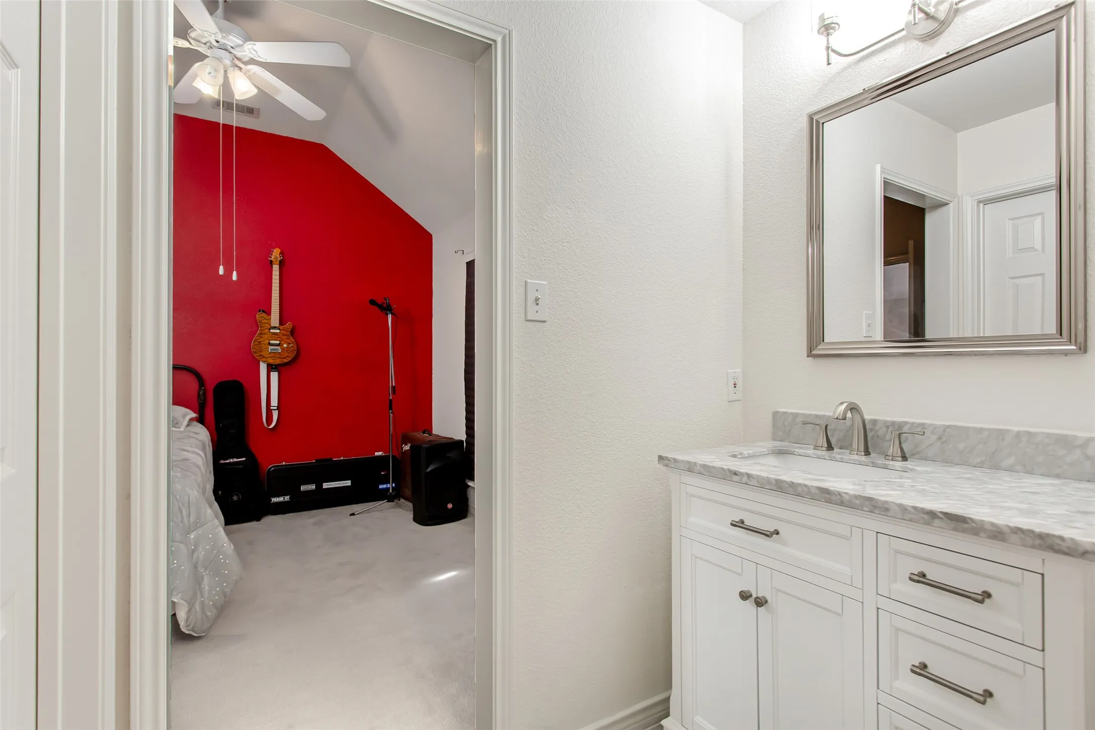Single Family Residence For Sale in Collin County , 5916 Mossbrook Trail, Dallas, Texas 75252, 5 Bedroom, 4 Bathroom, 2 Garage spaces, 3,029 Sqft, built in 1995, mls#21262737, Real Estate Agent in Dallas, Homes For Sale in Collin county, Homes For Sale in Dallas, Realtor in Dallas Texas, Real Estate Brokerage Independent Realty Texas, Luminita Cordes Realtor