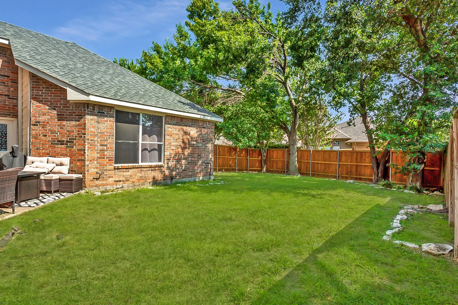 Single Family Residence For Sale in Collin County , 5916 Mossbrook Trail, Dallas, Texas 75252, 5 Bedroom, 4 Bathroom, 2 Garage spaces, 3,029 Sqft, built in 1995, mls#21262737, Real Estate Agent in Dallas, Homes For Sale in Collin county, Homes For Sale in Dallas, Realtor in Dallas Texas, Real Estate Brokerage Independent Realty Texas, Luminita Cordes Realtor