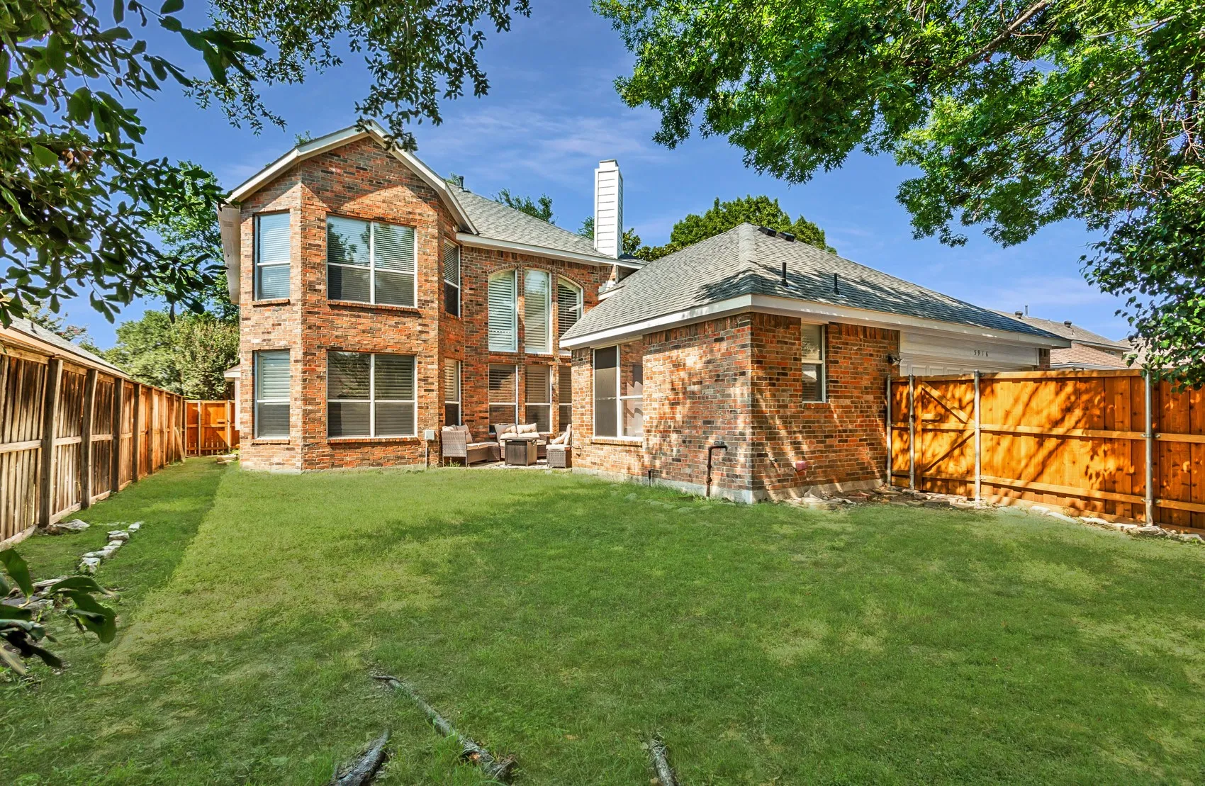 Single Family Residence For Sale in Collin County , 5916 Mossbrook Trail, Dallas, Texas 75252, 5 Bedroom, 4 Bathroom, 2 Garage spaces, 3,029 Sqft, built in 1995, mls#21262737, Real Estate Agent in Dallas, Homes For Sale in Collin county, Homes For Sale in Dallas, Realtor in Dallas Texas, Real Estate Brokerage Independent Realty Texas, Luminita Cordes Realtor