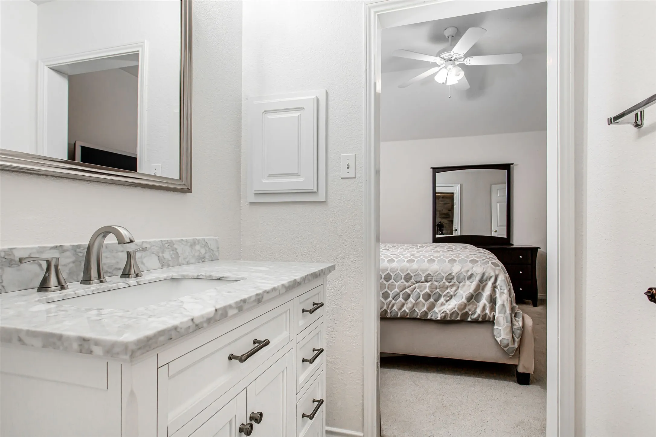 Single Family Residence For Sale in Collin County , 5916 Mossbrook Trail, Dallas, Texas 75252, 5 Bedroom, 4 Bathroom, 2 Garage spaces, 3,029 Sqft, built in 1995, mls#21262737, Real Estate Agent in Dallas, Homes For Sale in Collin county, Homes For Sale in Dallas, Realtor in Dallas Texas, Real Estate Brokerage Independent Realty Texas, Luminita Cordes Realtor