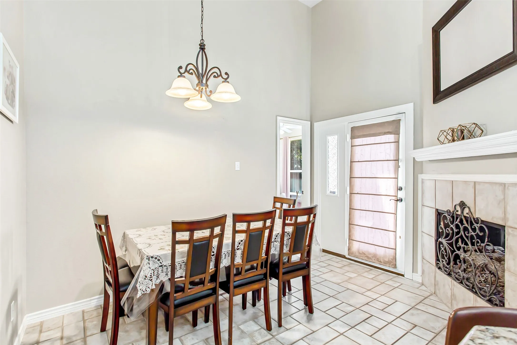 Single Family Residence For Sale in Collin County , 5916 Mossbrook Trail, Dallas, Texas 75252, 5 Bedroom, 4 Bathroom, 2 Garage spaces, 3,029 Sqft, built in 1995, mls#21262737, Real Estate Agent in Dallas, Homes For Sale in Collin county, Homes For Sale in Dallas, Realtor in Dallas Texas, Real Estate Brokerage Independent Realty Texas, Luminita Cordes Realtor