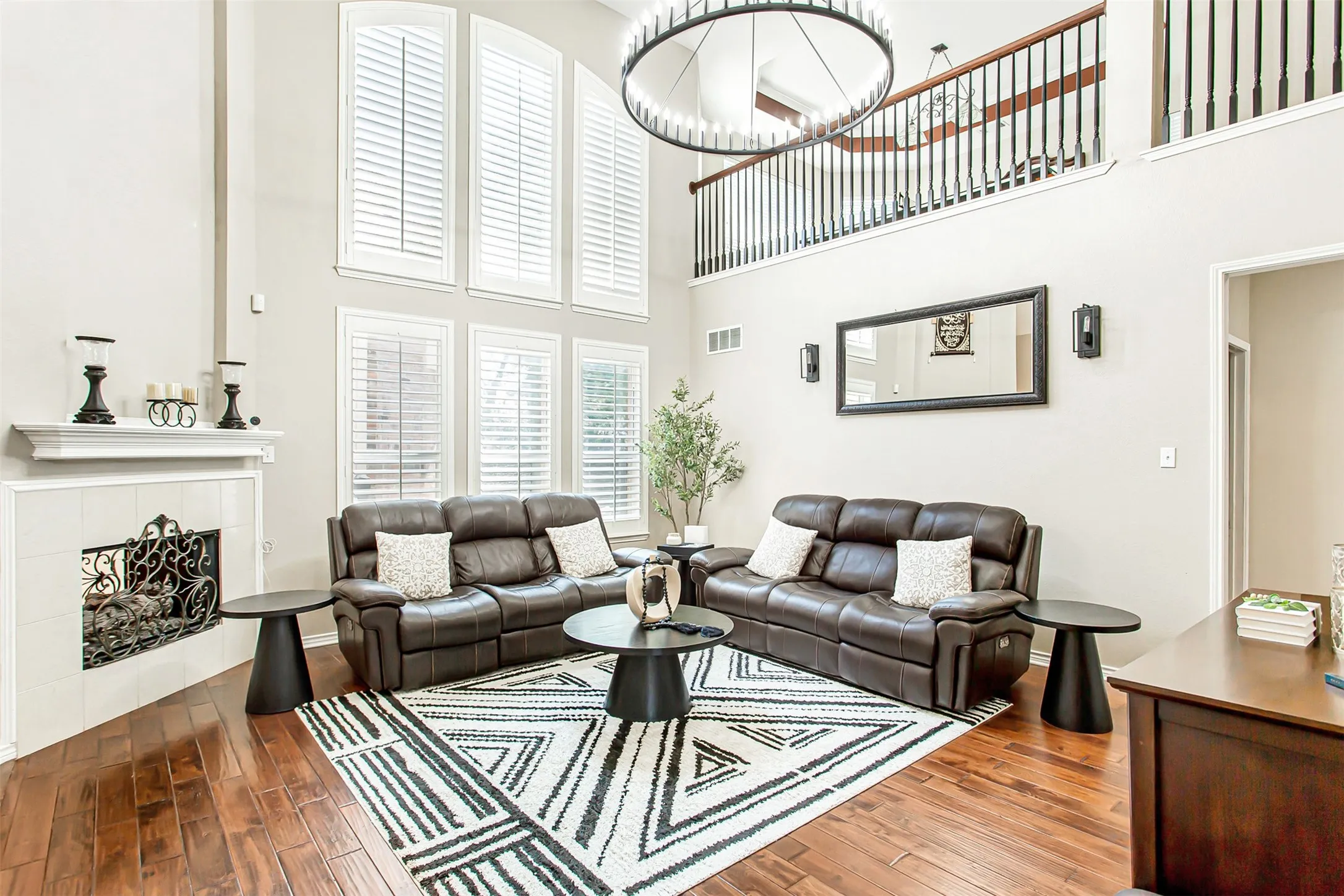 Single Family Residence For Sale in Collin County , 5916 Mossbrook Trail, Dallas, Texas 75252, 5 Bedroom, 4 Bathroom, 2 Garage spaces, 3,029 Sqft, built in 1995, mls#21262737, Real Estate Agent in Dallas, Homes For Sale in Collin county, Homes For Sale in Dallas, Realtor in Dallas Texas, Real Estate Brokerage Independent Realty Texas, Luminita Cordes Realtor