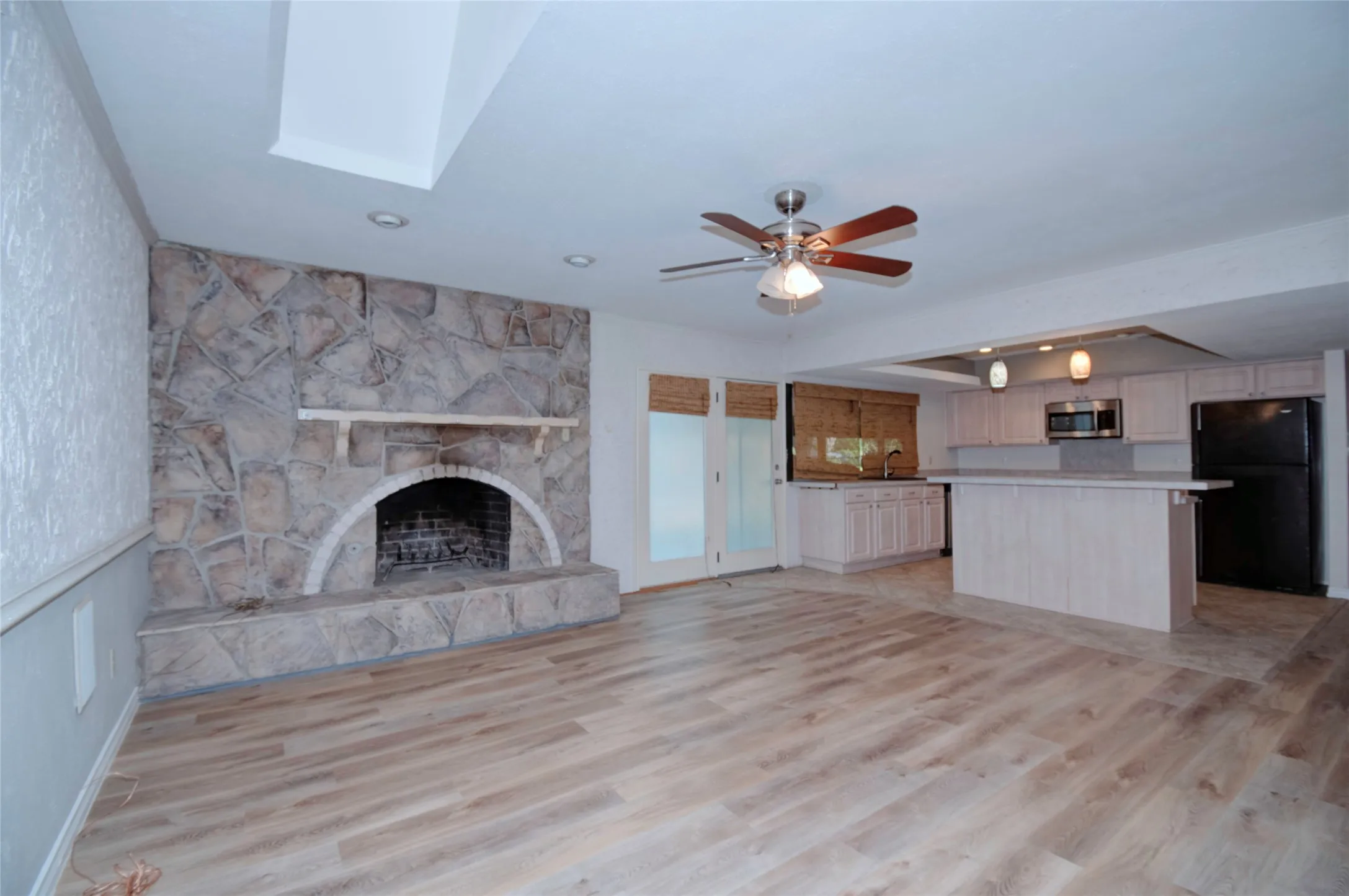 Single Family Residence For Rent in Dallas County , 3201 Christie Circle, Garland, Texas 75044, 3 Bedroom, 2 Bathroom, 2 Garage spaces, 1,989 Sqft, built in 1976, mls#21275881, Real Estate Agent in Garland, Homes For Rent in Dallas county, Homes For Rent in Garland, Realtor in Garland Texas, Real Estate Brokerage Independent Realty Texas, Luminita Cordes Realtor