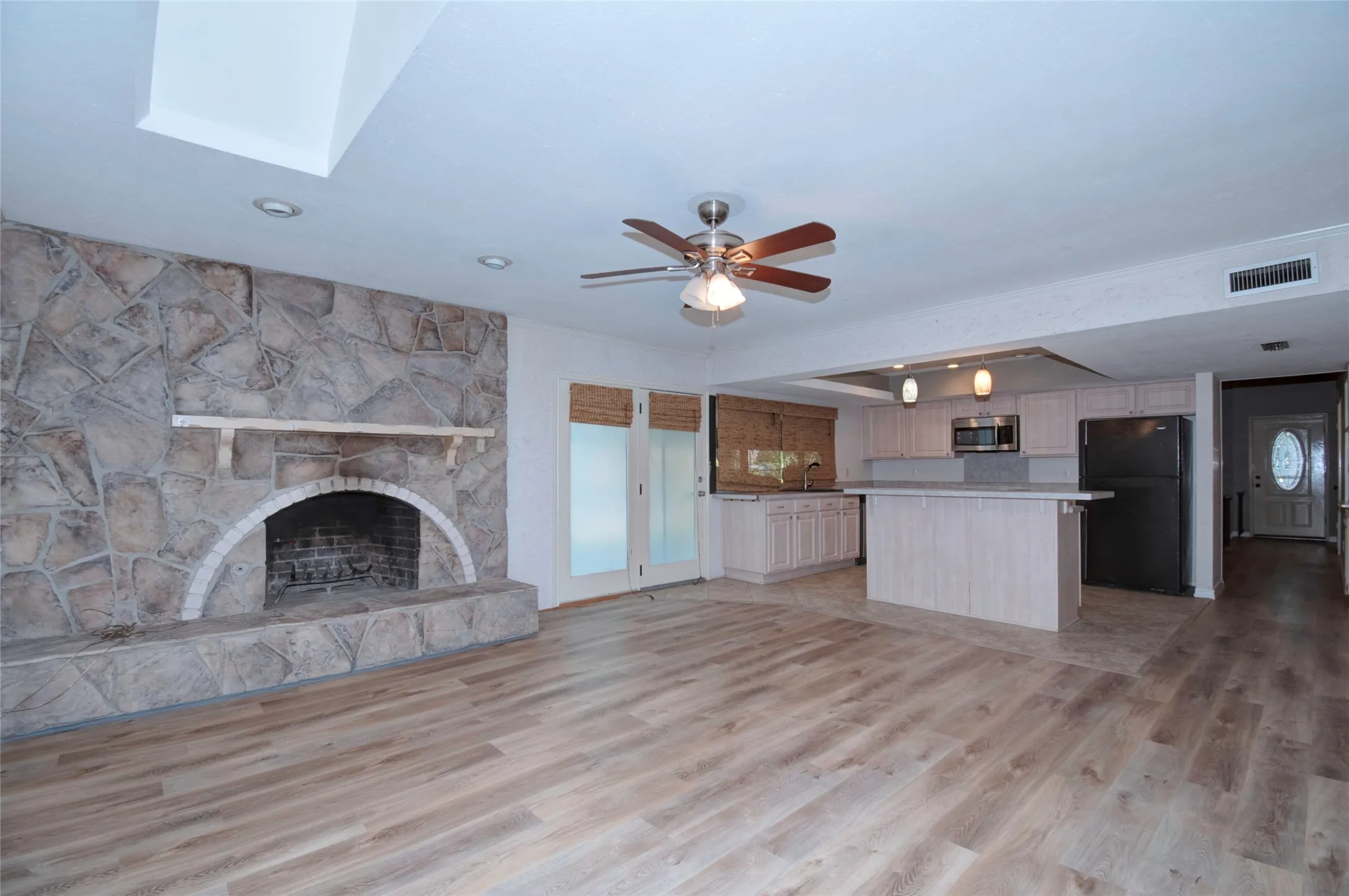 Single Family Residence For Rent in Dallas County , 3201 Christie Circle, Garland, Texas 75044, 3 Bedroom, 2 Bathroom, 2 Garage spaces, 1,989 Sqft, built in 1976, mls#21275881, Real Estate Agent in Garland, Homes For Rent in Dallas county, Homes For Rent in Garland, Realtor in Garland Texas, Real Estate Brokerage Independent Realty Texas, Luminita Cordes Realtor