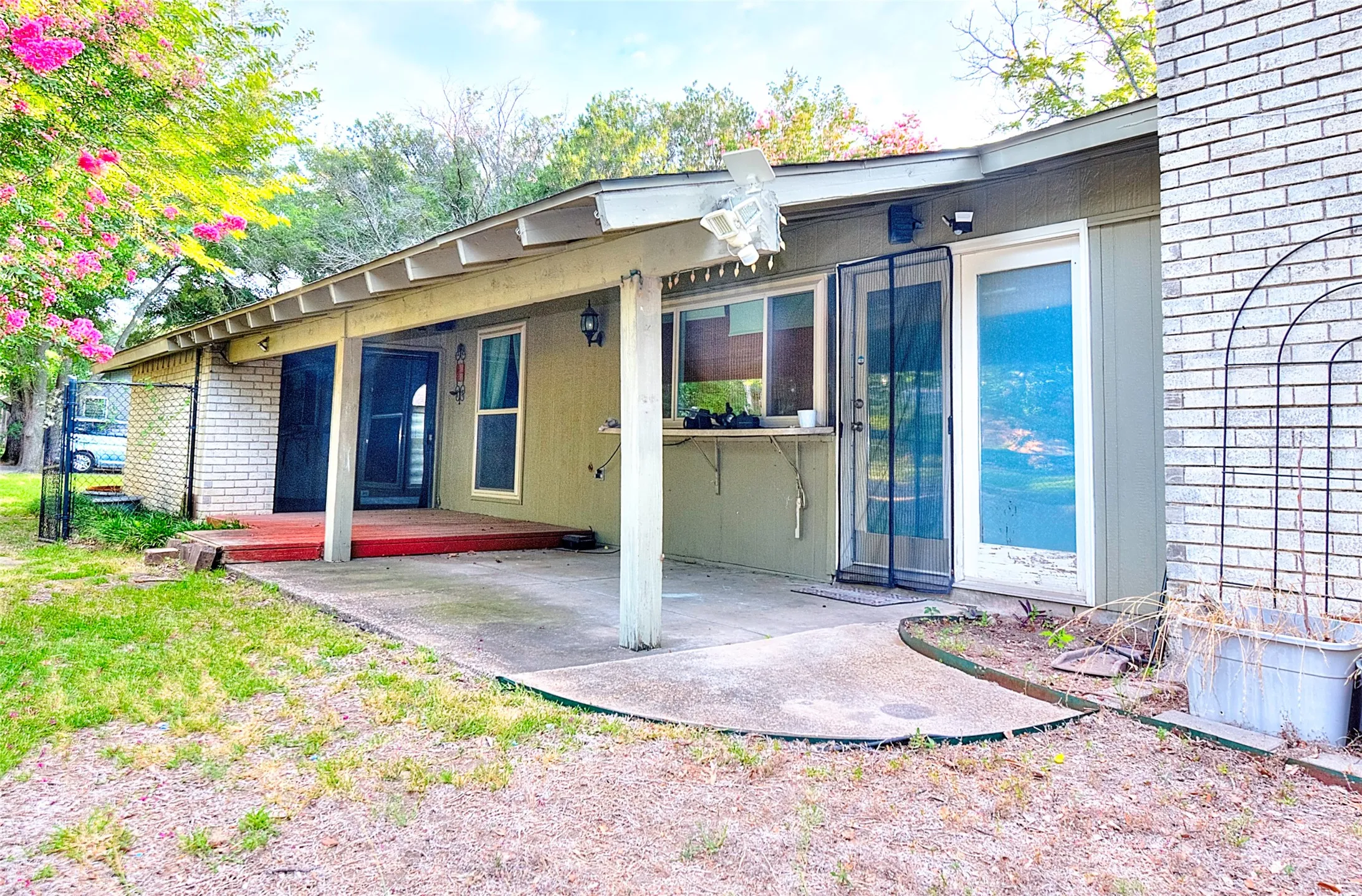 Single Family Residence For Rent in Dallas County , 3201 Christie Circle, Garland, Texas 75044, 3 Bedroom, 2 Bathroom, 2 Garage spaces, 1,989 Sqft, built in 1976, mls#21275881, Real Estate Agent in Garland, Homes For Rent in Dallas county, Homes For Rent in Garland, Realtor in Garland Texas, Real Estate Brokerage Independent Realty Texas, Luminita Cordes Realtor