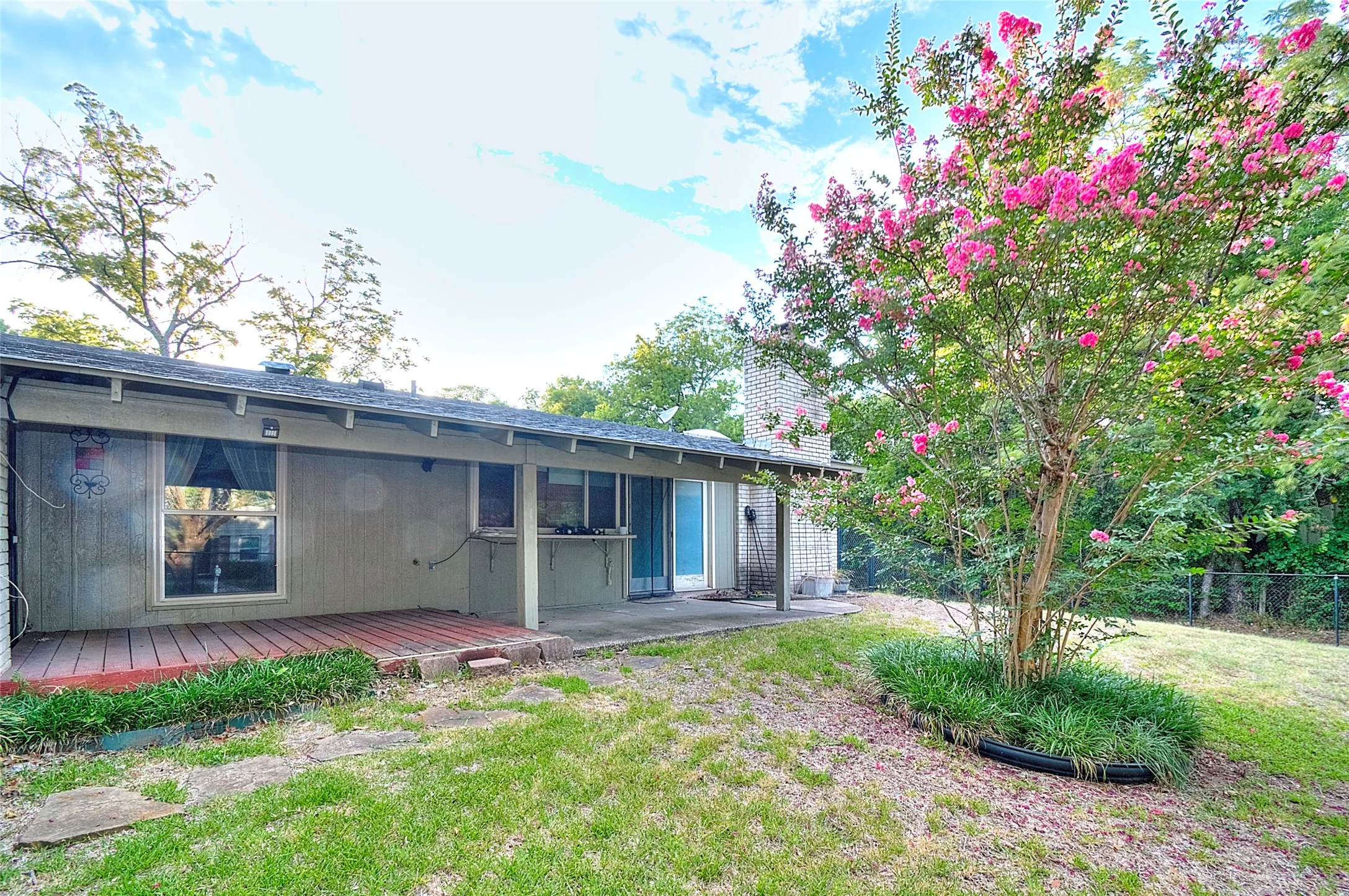 Single Family Residence For Rent in Dallas County , 3201 Christie Circle, Garland, Texas 75044, 3 Bedroom, 2 Bathroom, 2 Garage spaces, 1,989 Sqft, built in 1976, mls#21275881, Real Estate Agent in Garland, Homes For Rent in Dallas county, Homes For Rent in Garland, Realtor in Garland Texas, Real Estate Brokerage Independent Realty Texas, Luminita Cordes Realtor