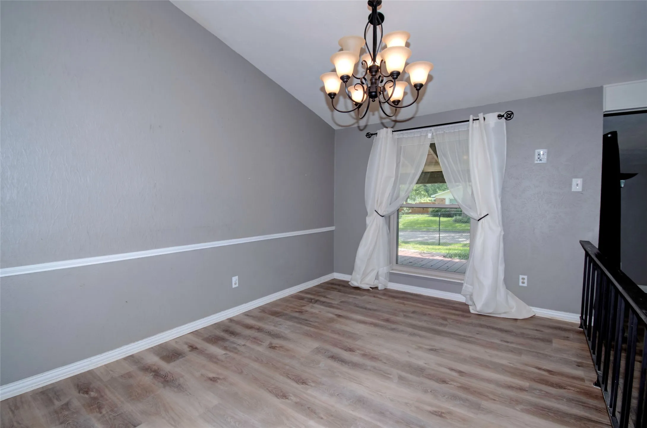 Single Family Residence For Rent in Dallas County , 3201 Christie Circle, Garland, Texas 75044, 3 Bedroom, 2 Bathroom, 2 Garage spaces, 1,989 Sqft, built in 1976, mls#21275881, Real Estate Agent in Garland, Homes For Rent in Dallas county, Homes For Rent in Garland, Realtor in Garland Texas, Real Estate Brokerage Independent Realty Texas, Luminita Cordes Realtor
