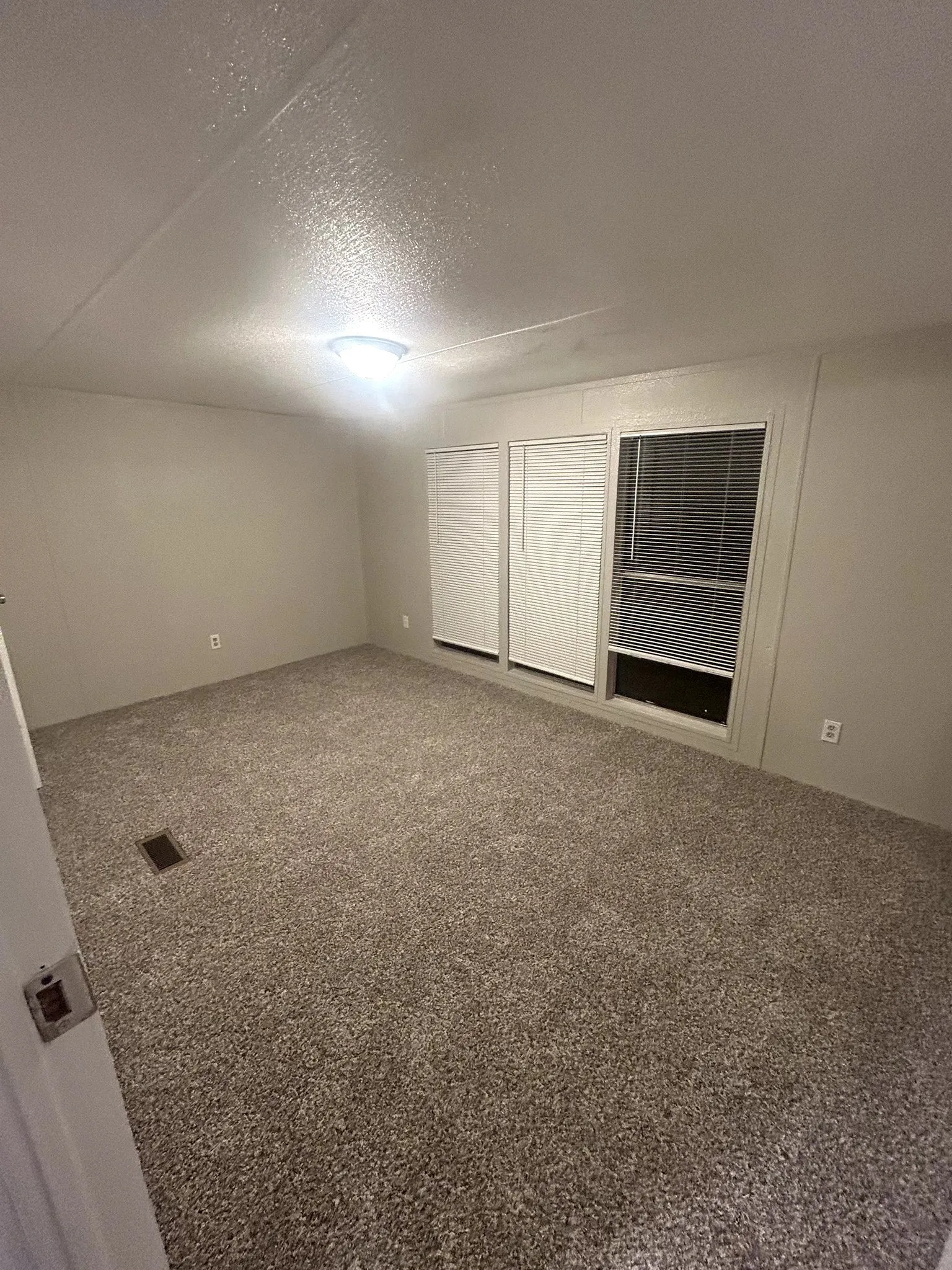Manufactured Home For Sale in Dallas County , 717 Byron Road, Wilmer, Texas 75172, 3 Bedrooms, 2 Bathrooms, Garage spaces, 1,216 Sqft, built in 1996, Price $60,000, mls#21275916, Real Estate Agent in Wilmer, Homes For Sale in Dallas county, Homes For Sale in Wilmer, Realtor in Wilmer Texas, Real Estate Brokerage Independent Realty Texas, Luminita Cordes Realtor